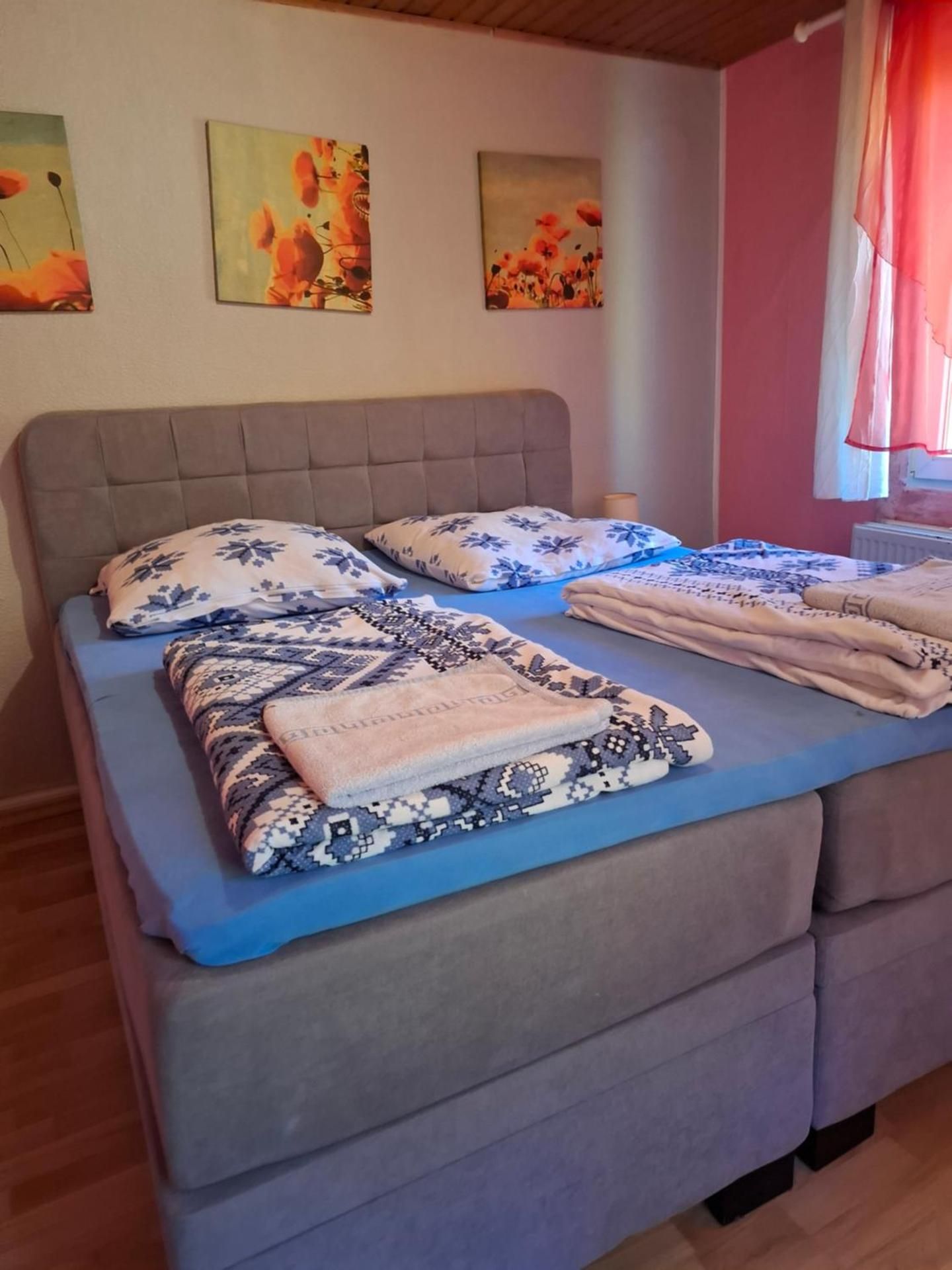 B&B Apartments Privater Eingang und kostenlose Parkplatz Three-Bedroom Apartment 3