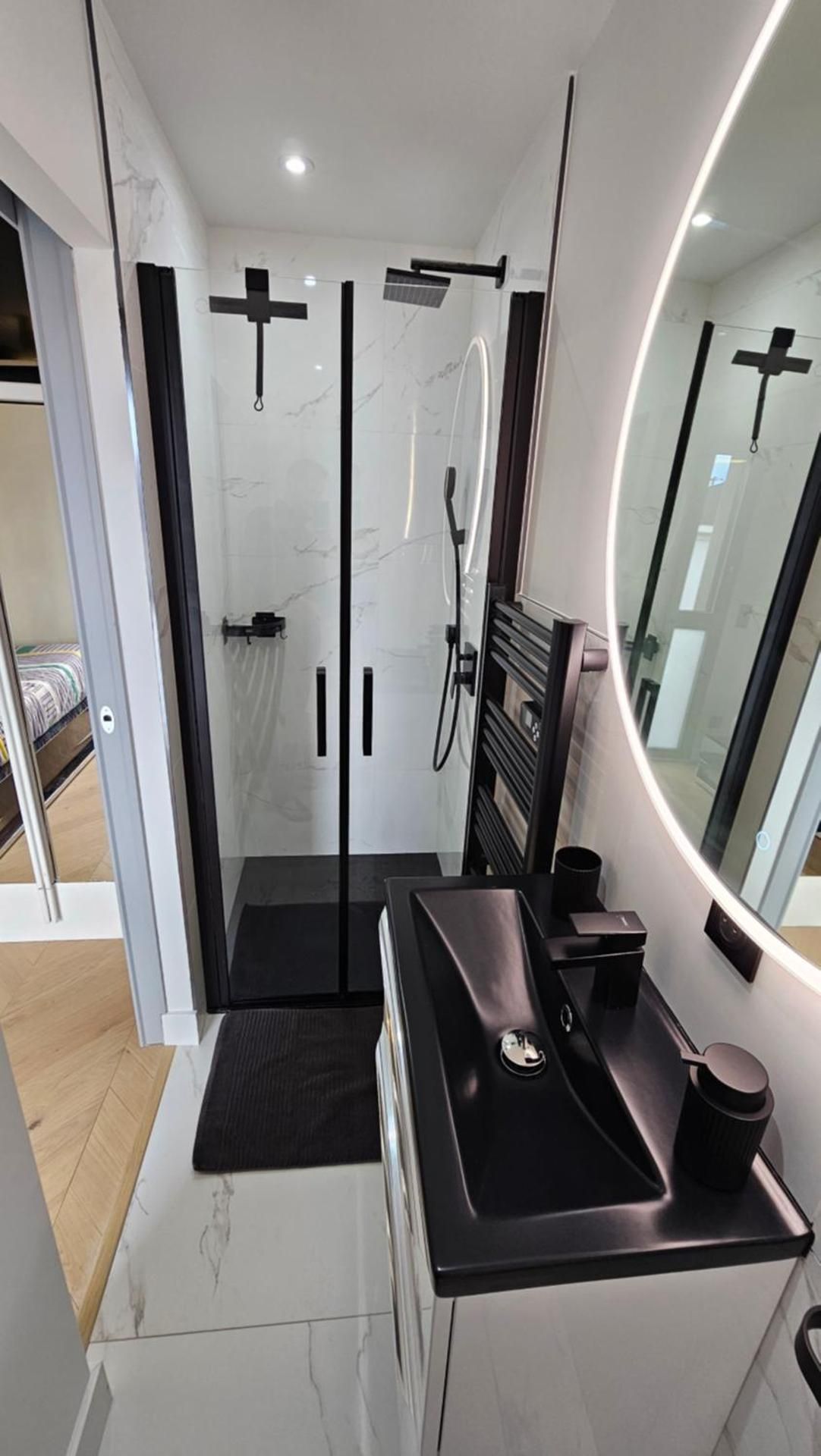 127Flam Deluxe Double Room 2