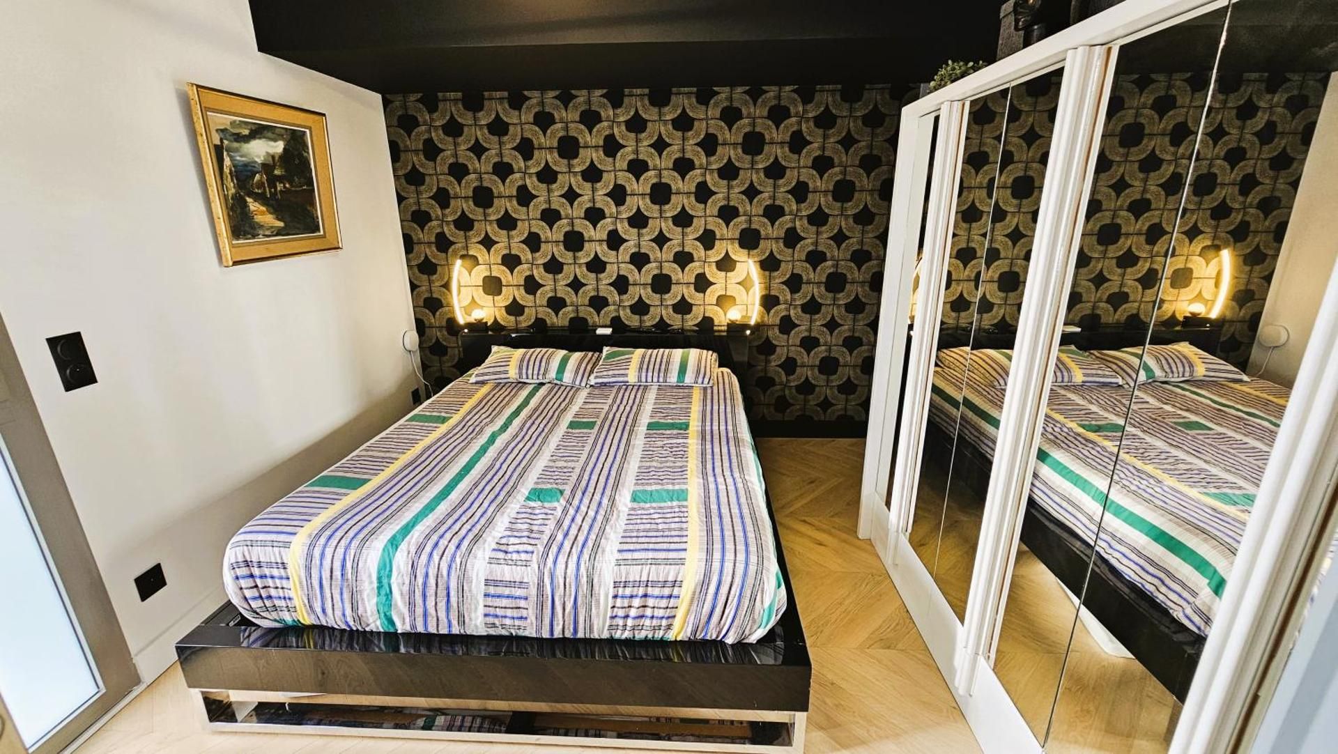 127Flam Deluxe Double Room