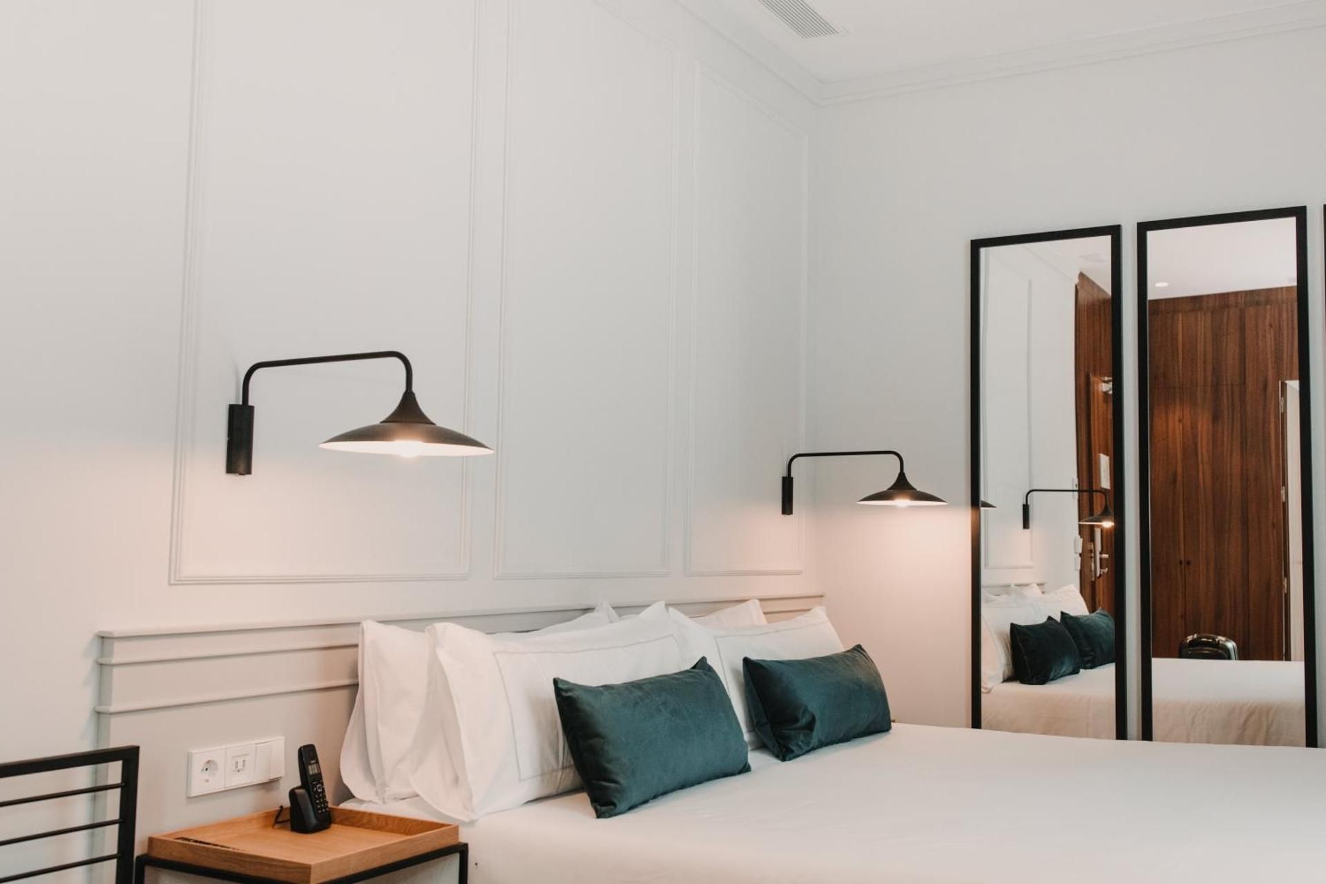 Room Mate Collection Helen Berger Double Room (1 Adult)