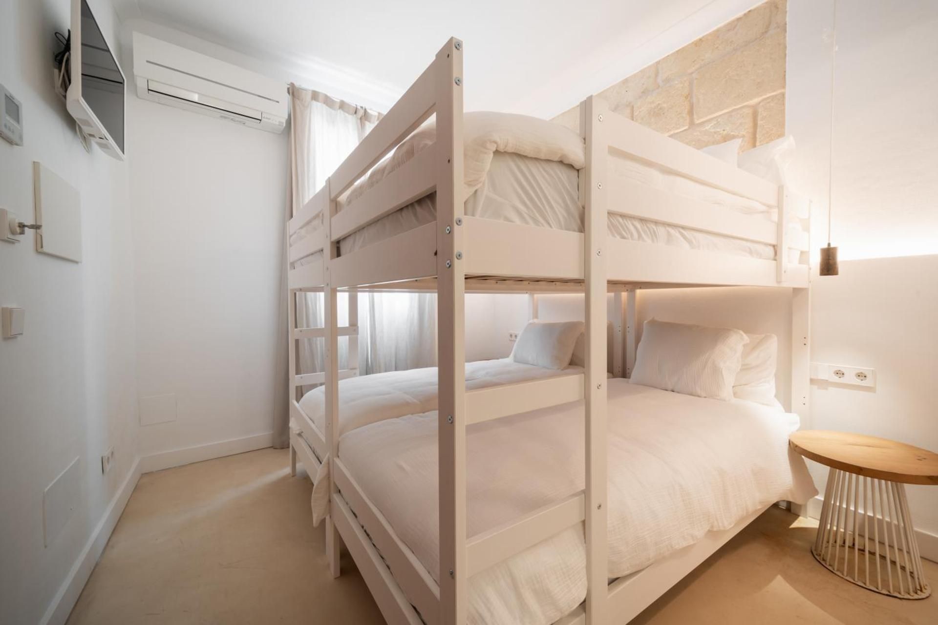LLONGA'S Hostel Double Room 3