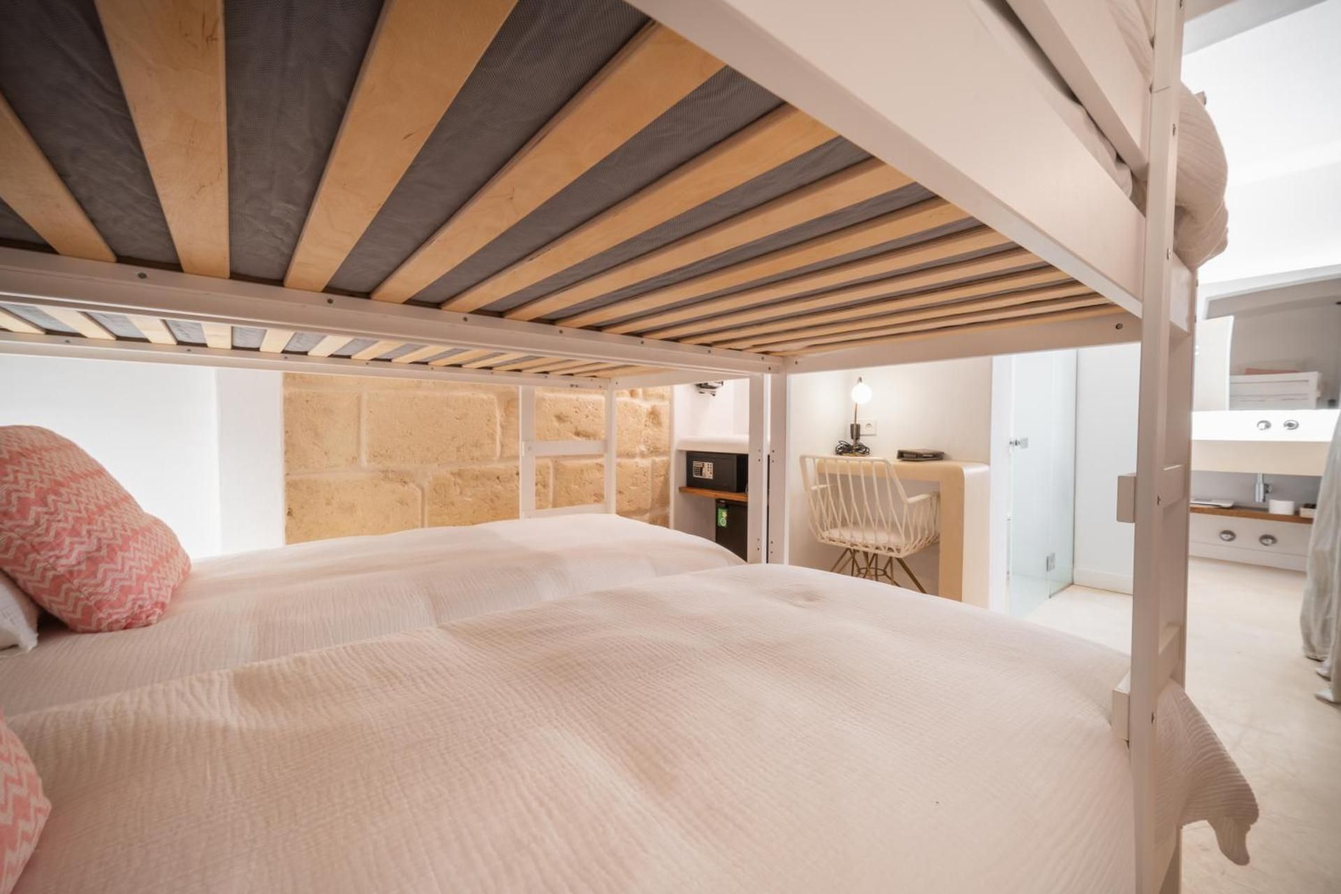 LLONGA'S Hostel Double Room 7