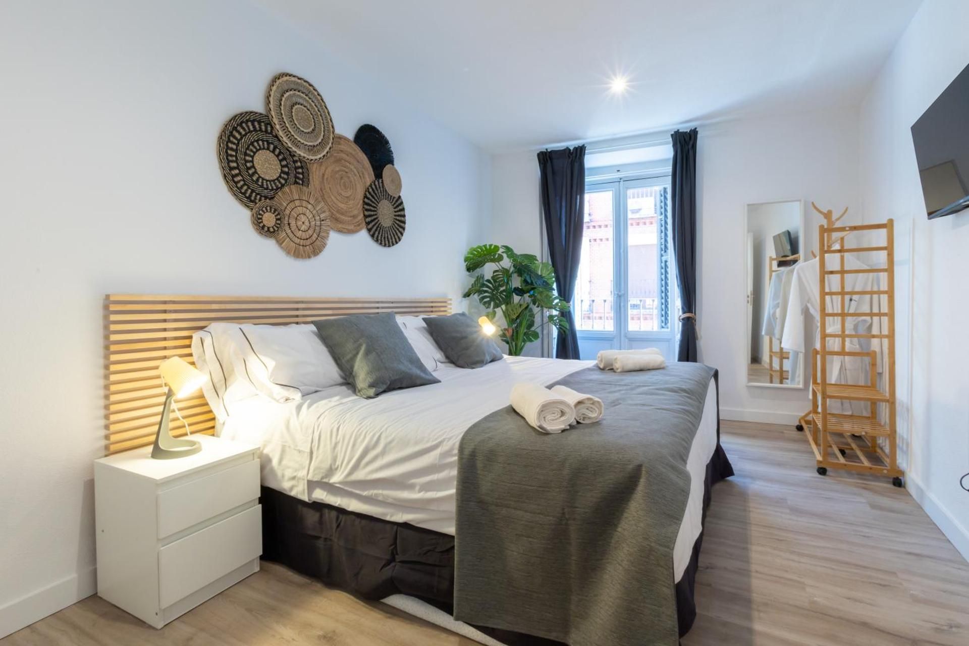Amati Boutique Coliving Madrid Double or Twin Room with Shared Bathroom