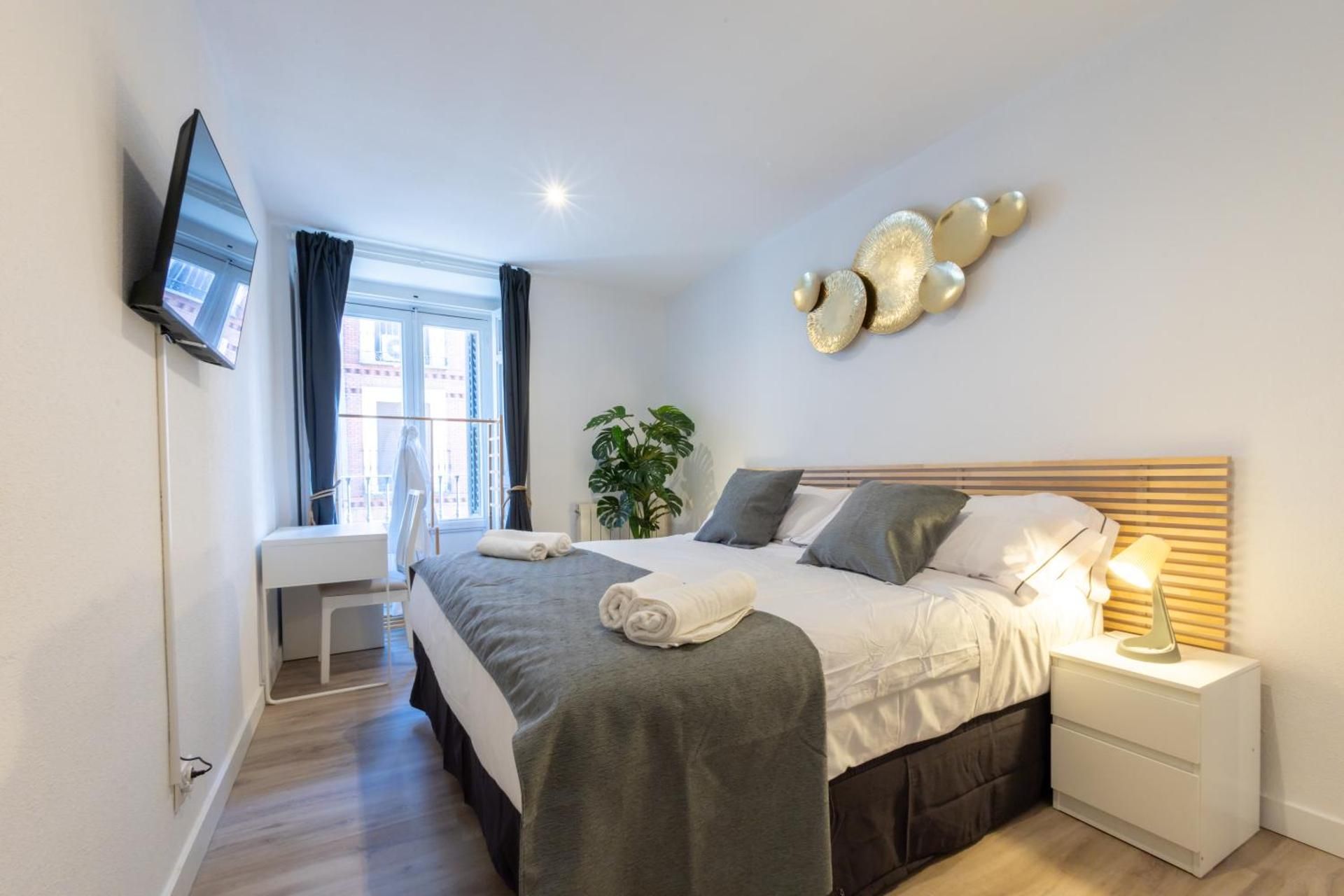 Amati Boutique Coliving Madrid Double or Twin Room with Shared Bathroom 36