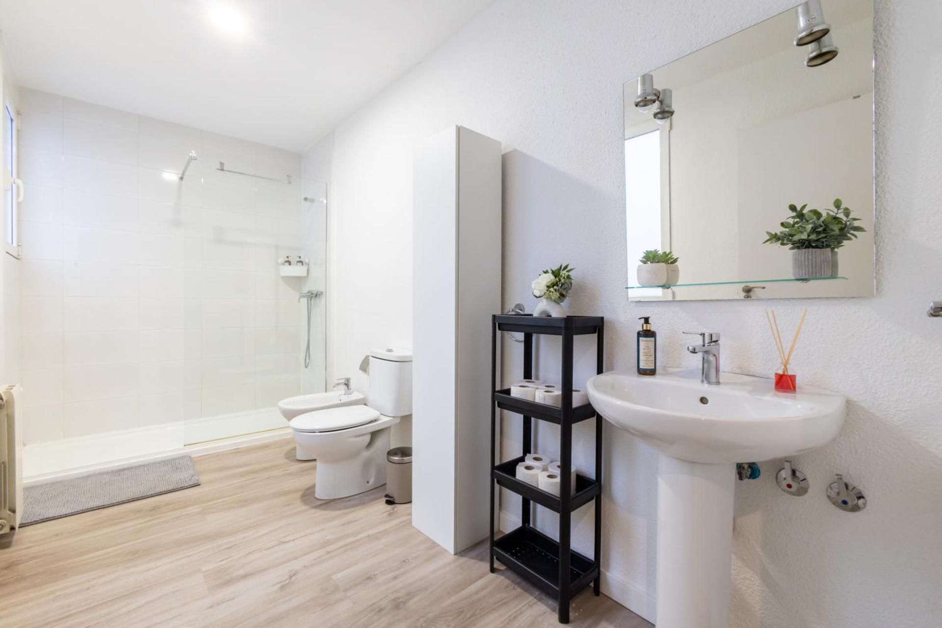 Amati Boutique Coliving Madrid Double or Twin Room with Shared Bathroom 50