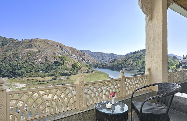 Trulyy The Kanooja Palace Lake View Deluxe Rooms 4