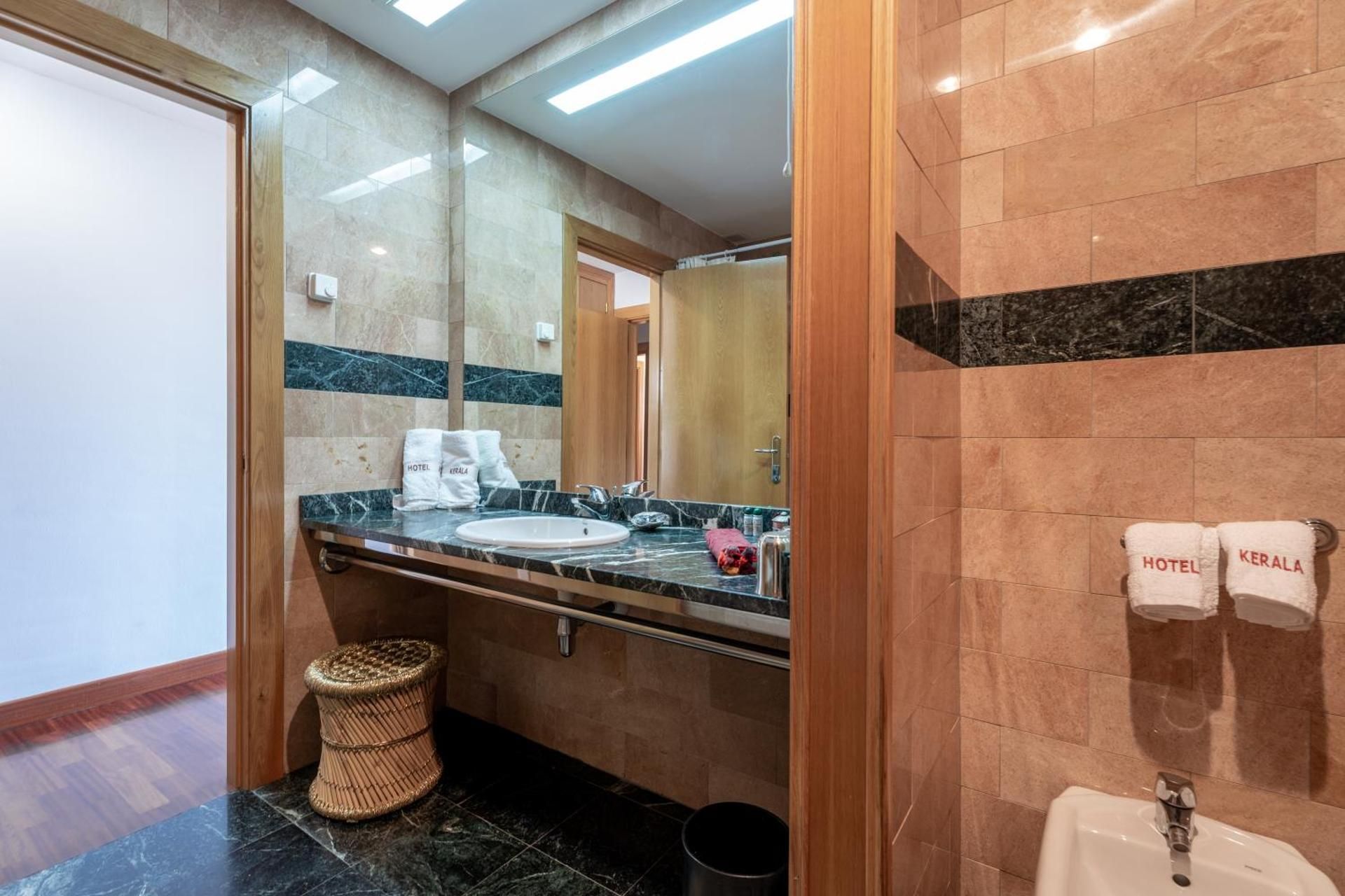 Hotel Kerala Double or Twin Room with Harbor View 3