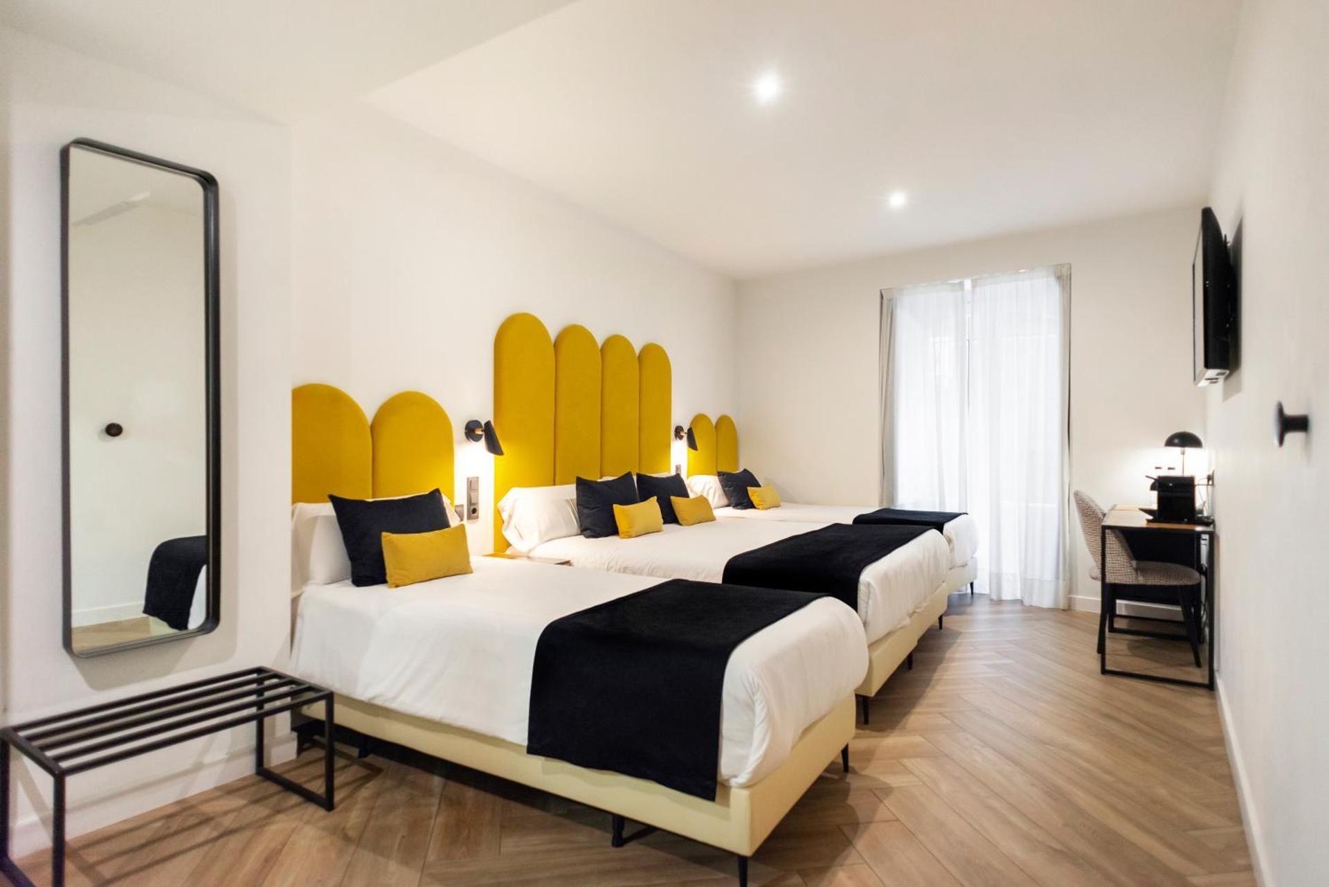 Blanq Comedias Quadruple Room 2