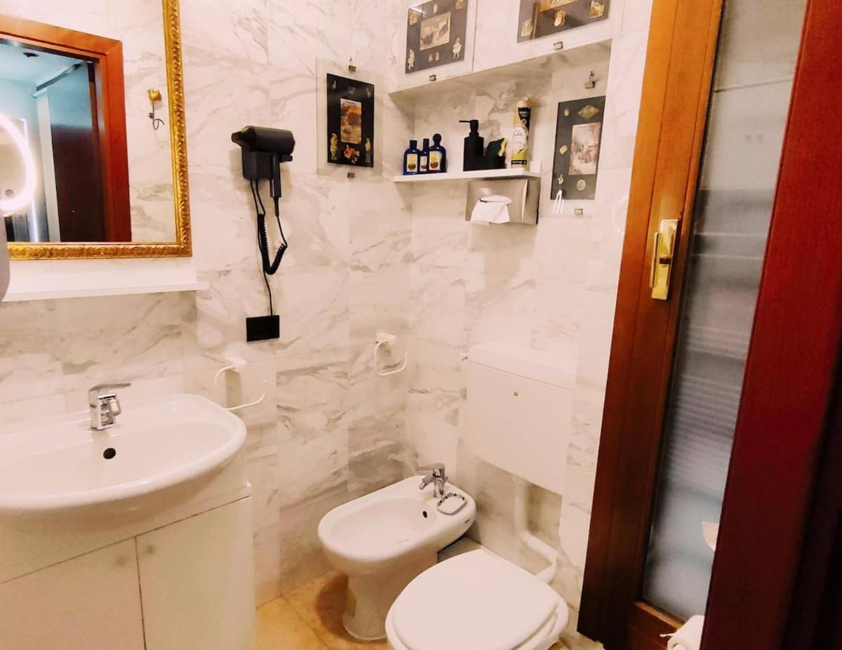 Mini-appartamento indipendente vicino Ospedale Padova - Room Galileo Large Double Room 2