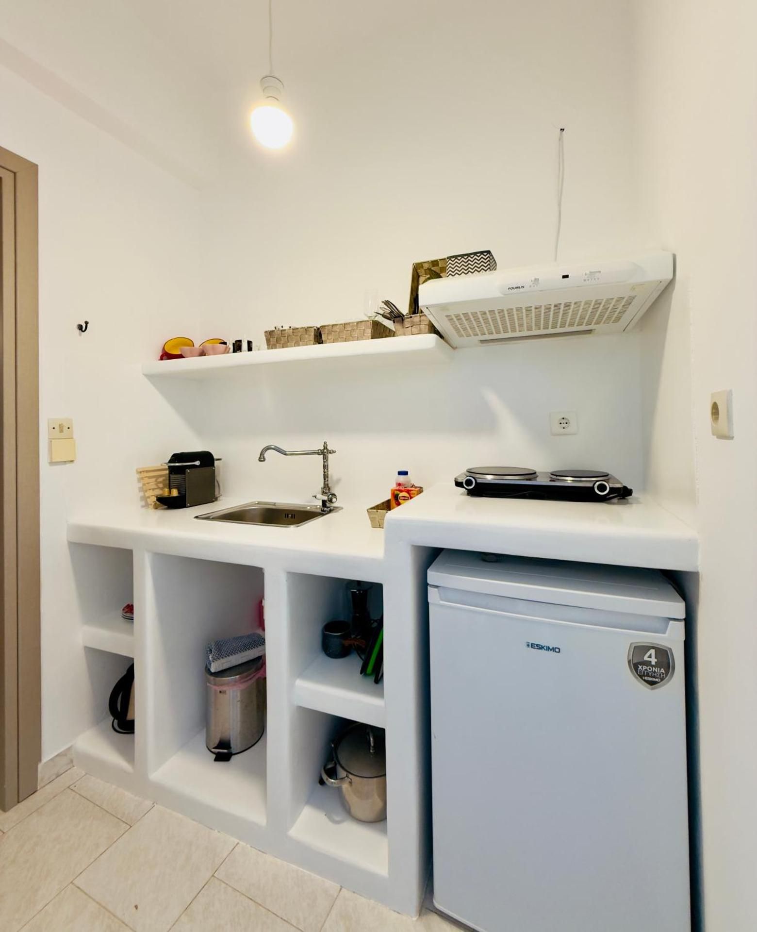 Maya Mallis One-Bedroom Apartment 11