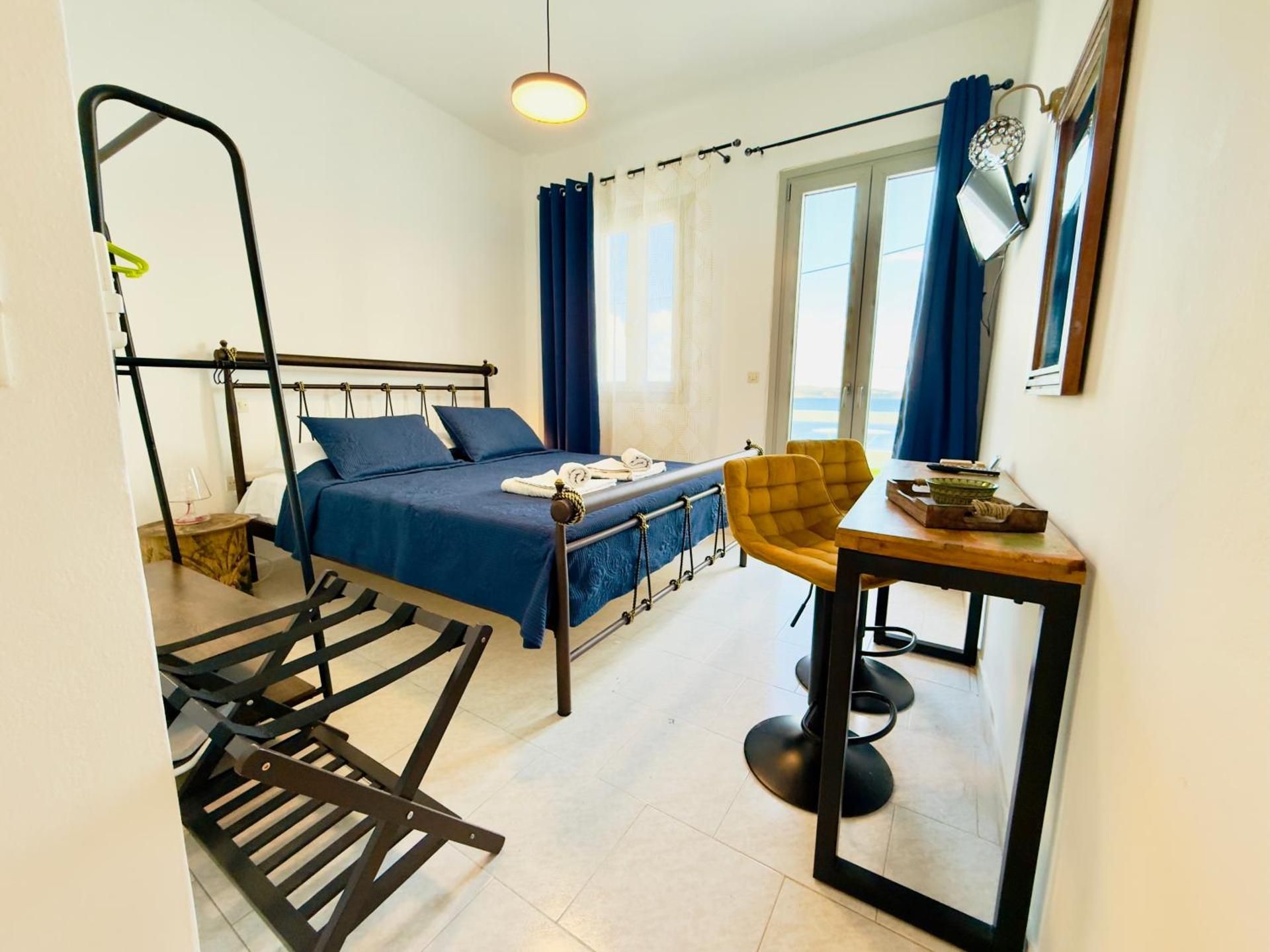 Maya Mallis One-Bedroom Apartment