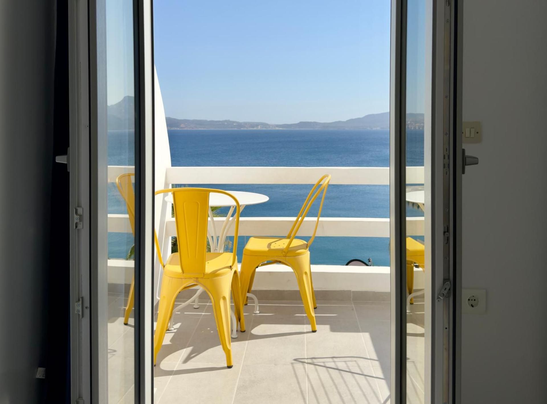 Maya Mallis One-Bedroom Apartment 5