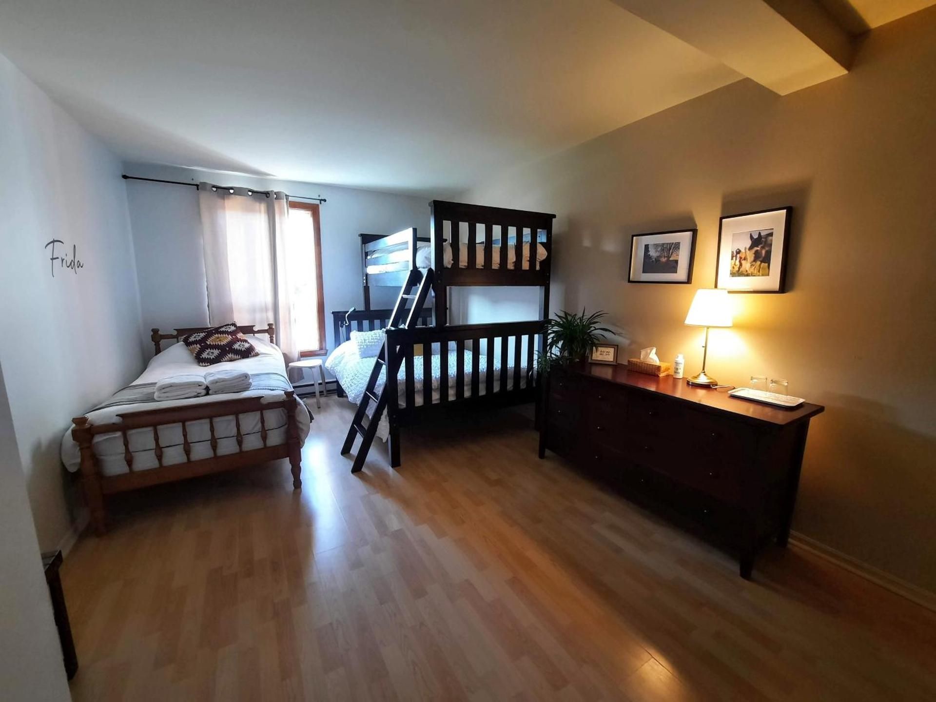 Auberge & Campagne Family Room with Bathroom