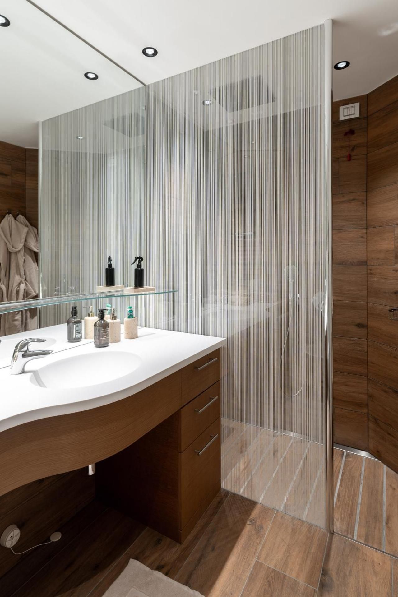 Farus Living Two-Bedroom Deluxe Apartment with Balcony