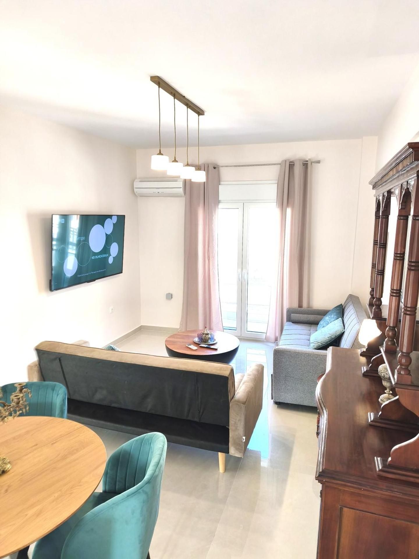 Shared lounge/TV area