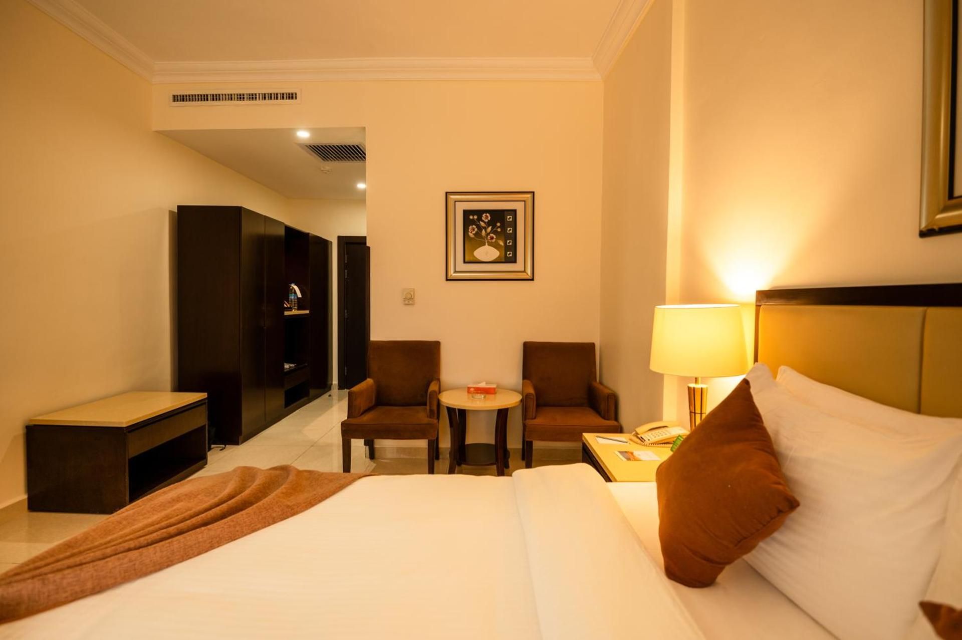 East hotel King Room with Mountain View 2