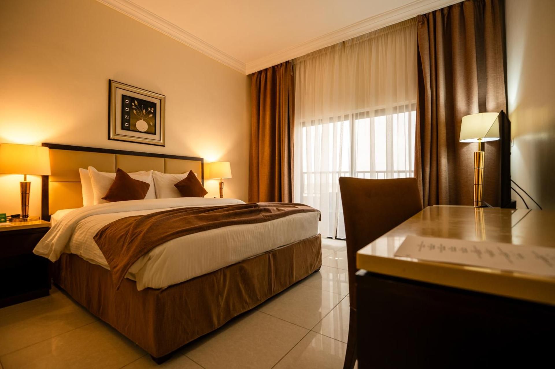 East hotel King Room with Mountain View