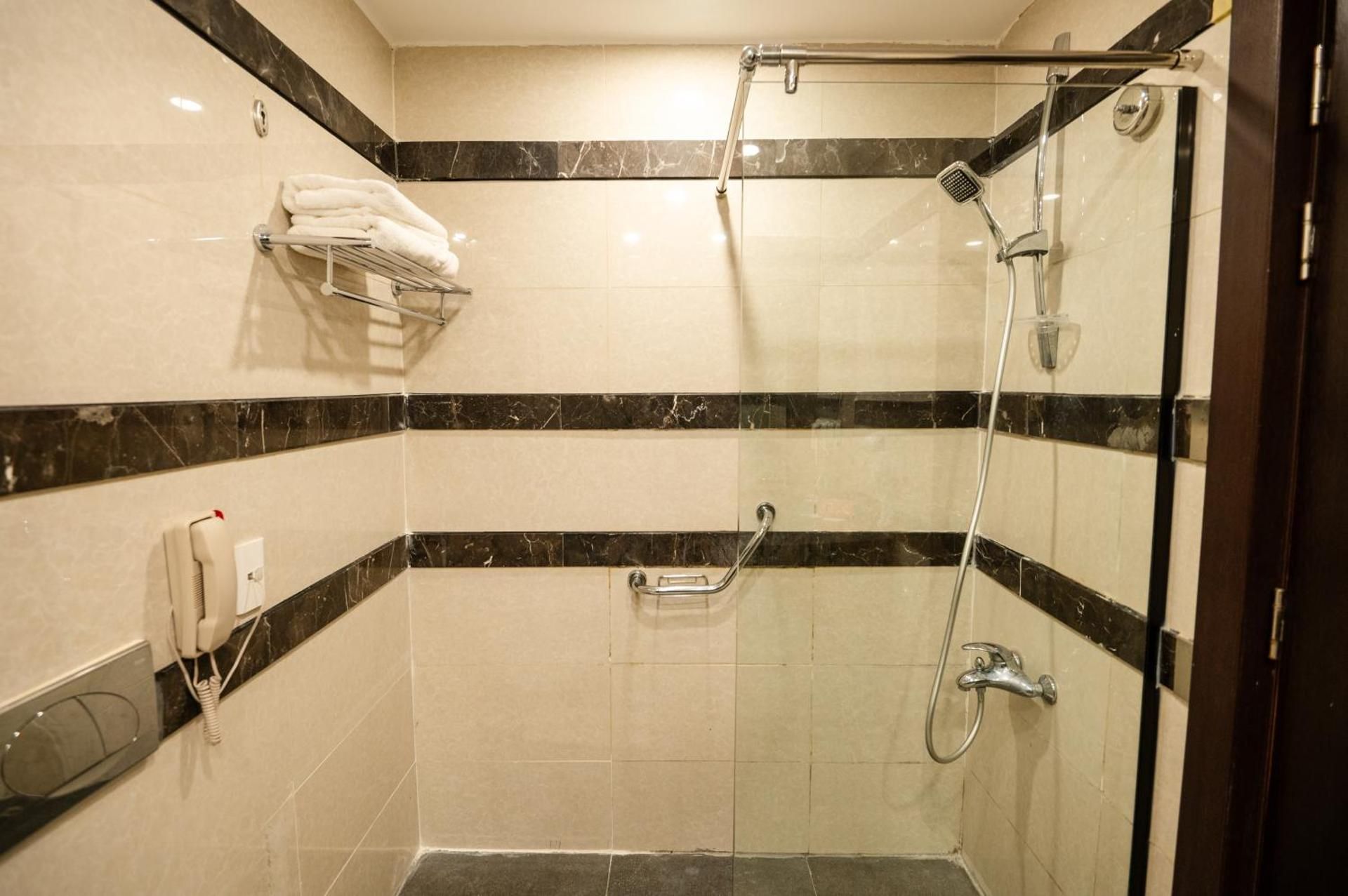 East hotel King Room with Mountain View 3