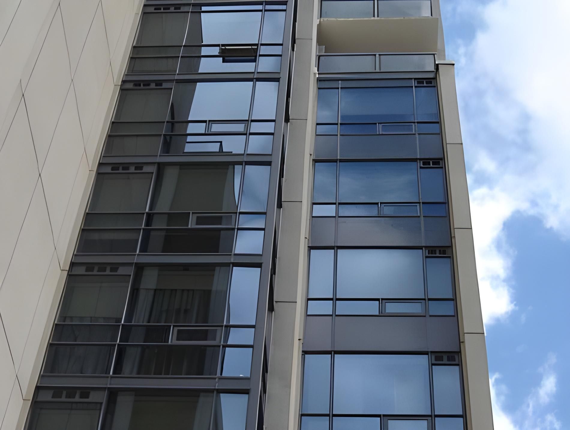 Yonge Suites Apart Hotel