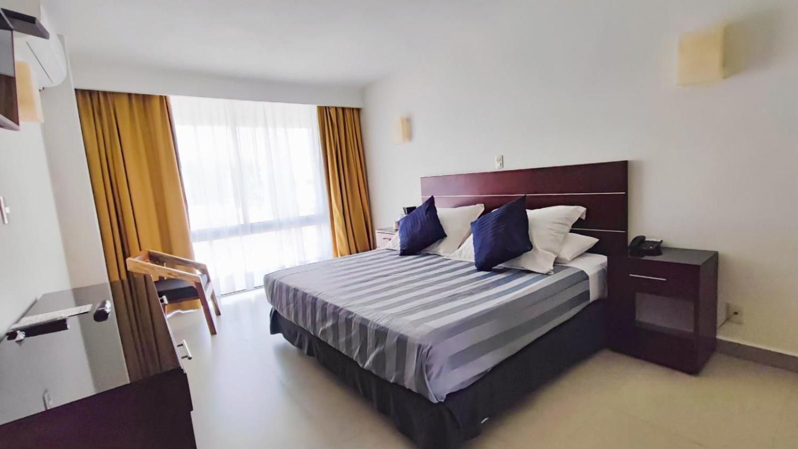 May Palace Hotel King Room 3