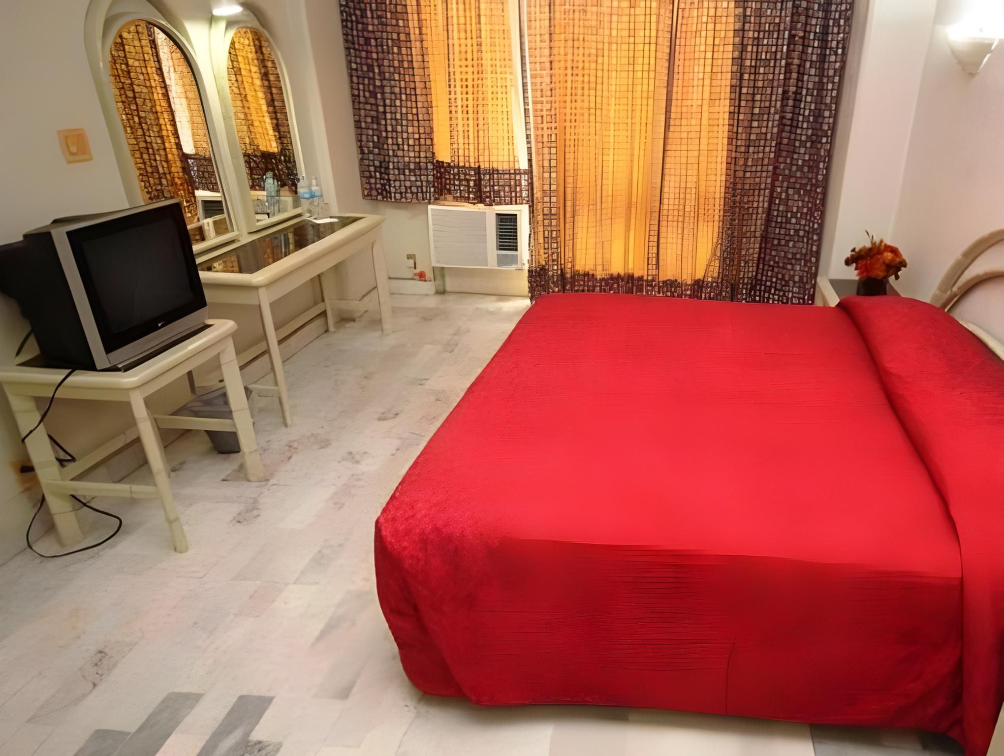 May Palace Hotel King Room