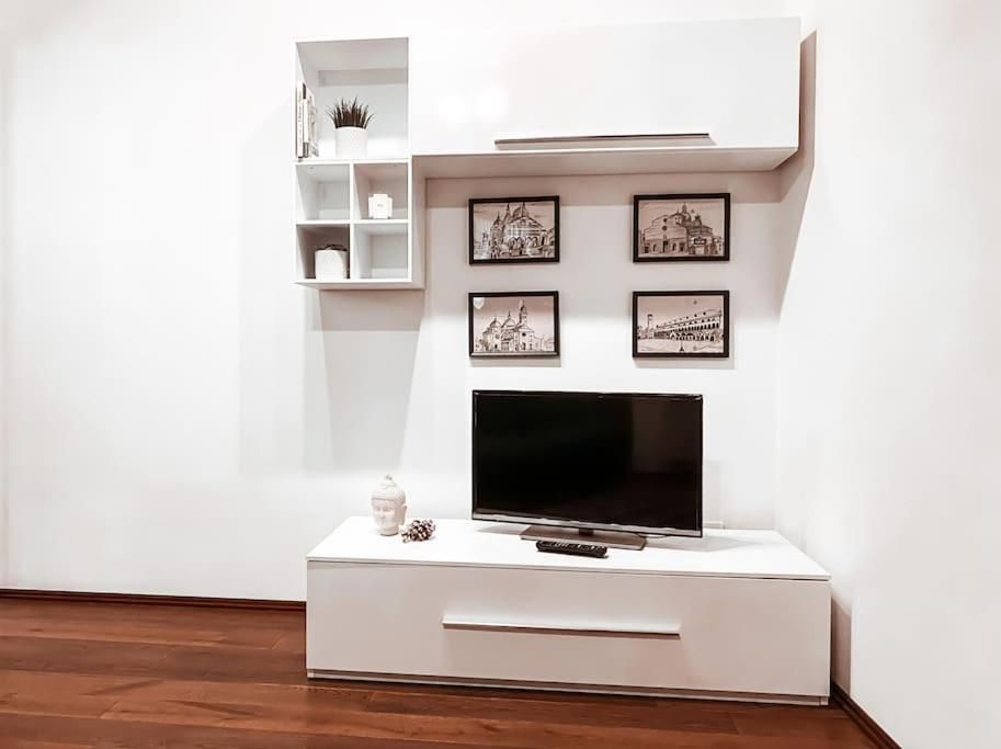 Shared lounge/TV area