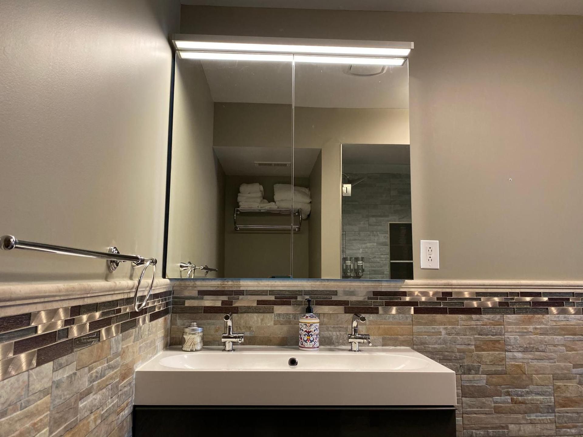 AF Stays - Philadelphia 1210 Mt Vernon St Queen Room 9