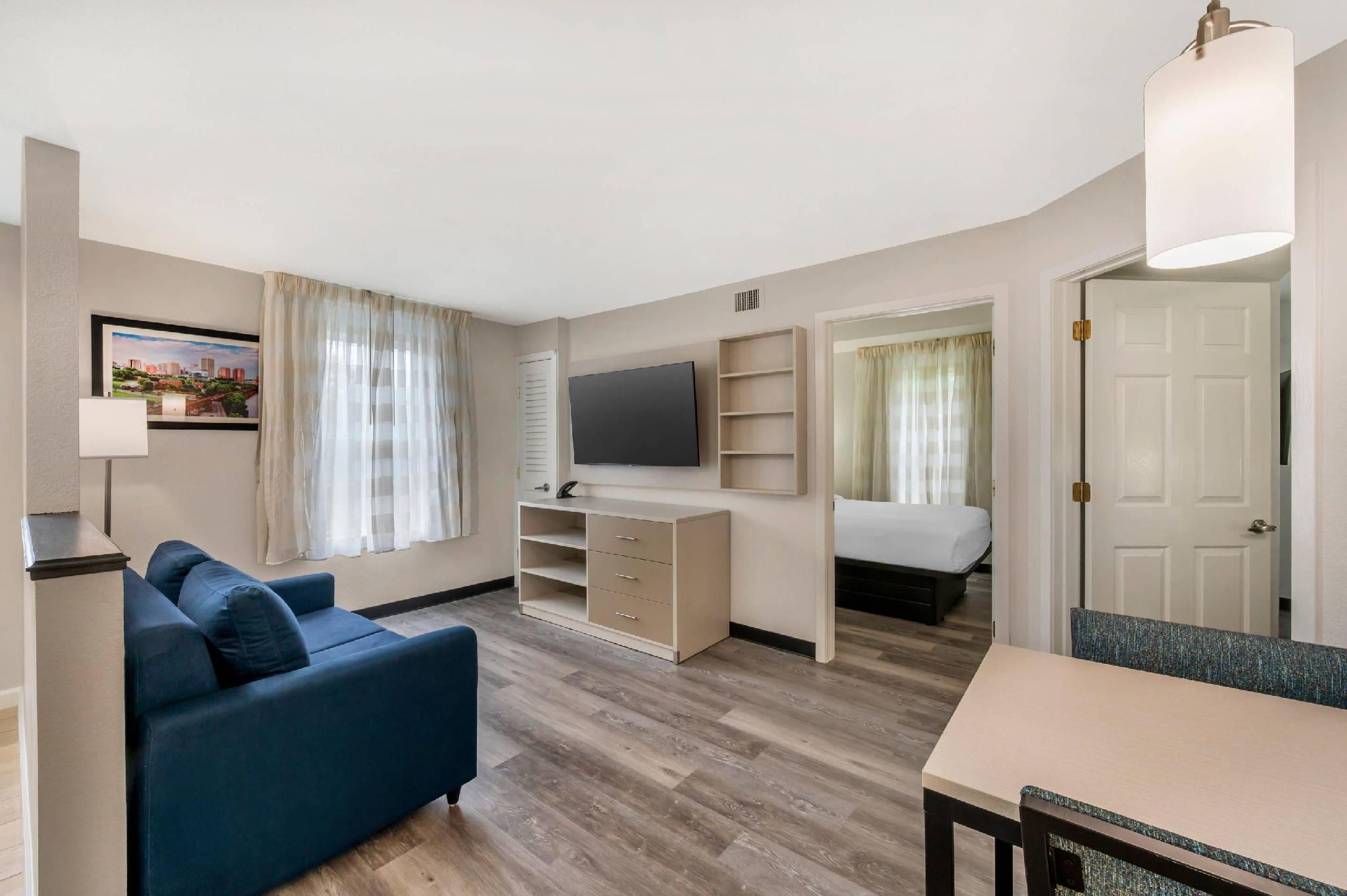 2 Queen Beds, 1 Double Bed, Suite, Nonsmoking