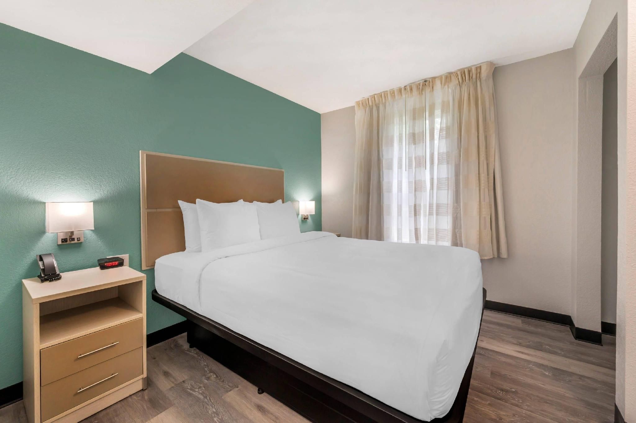 2 Queen Beds, 1 Double Bed, Suite, Nonsmoking