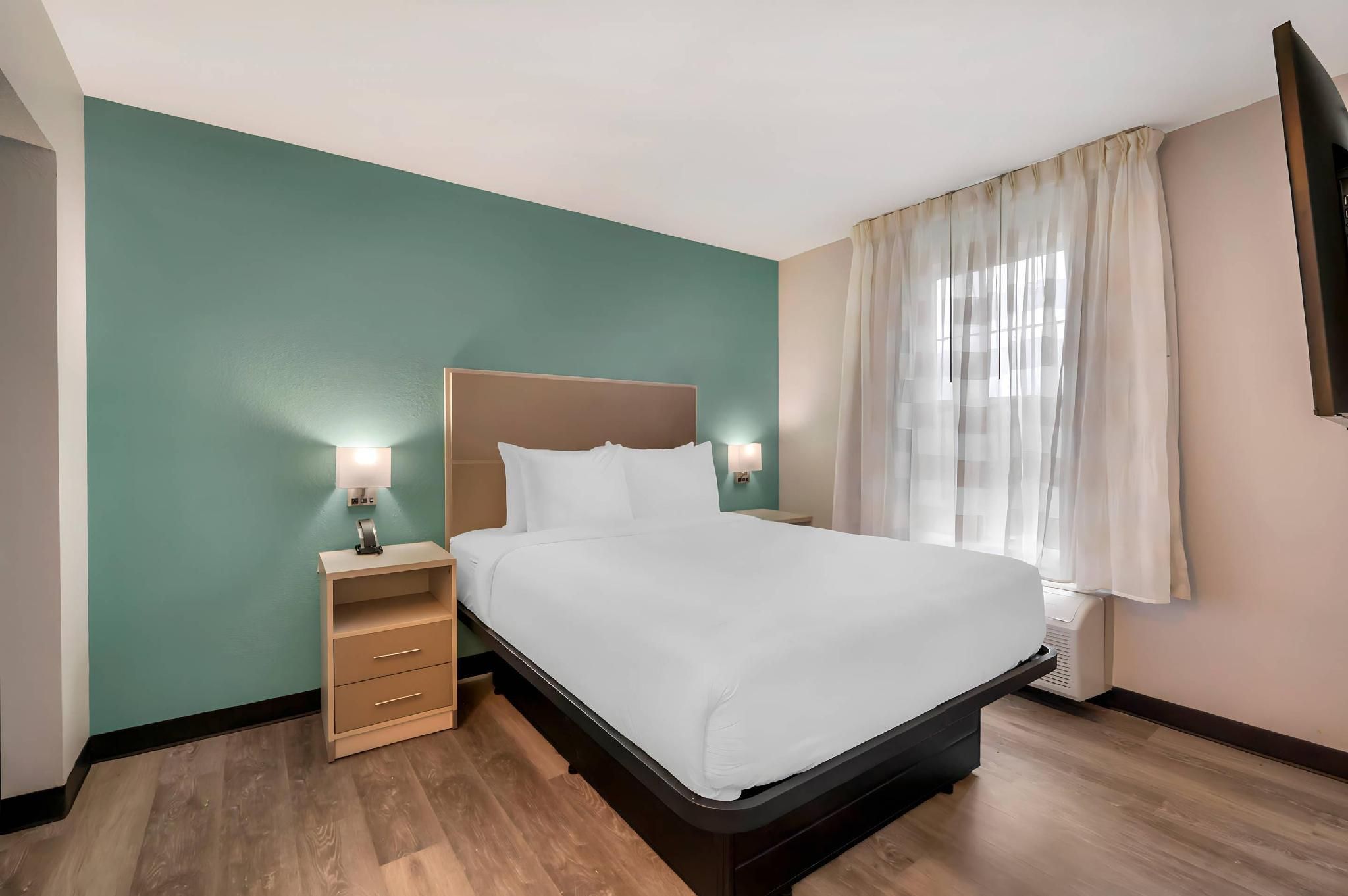 MainStay Suites Sterling near Dulles Town Center 1 Queen Bed, 1 Double Bed, Suite, Nonsmoking, Accessible