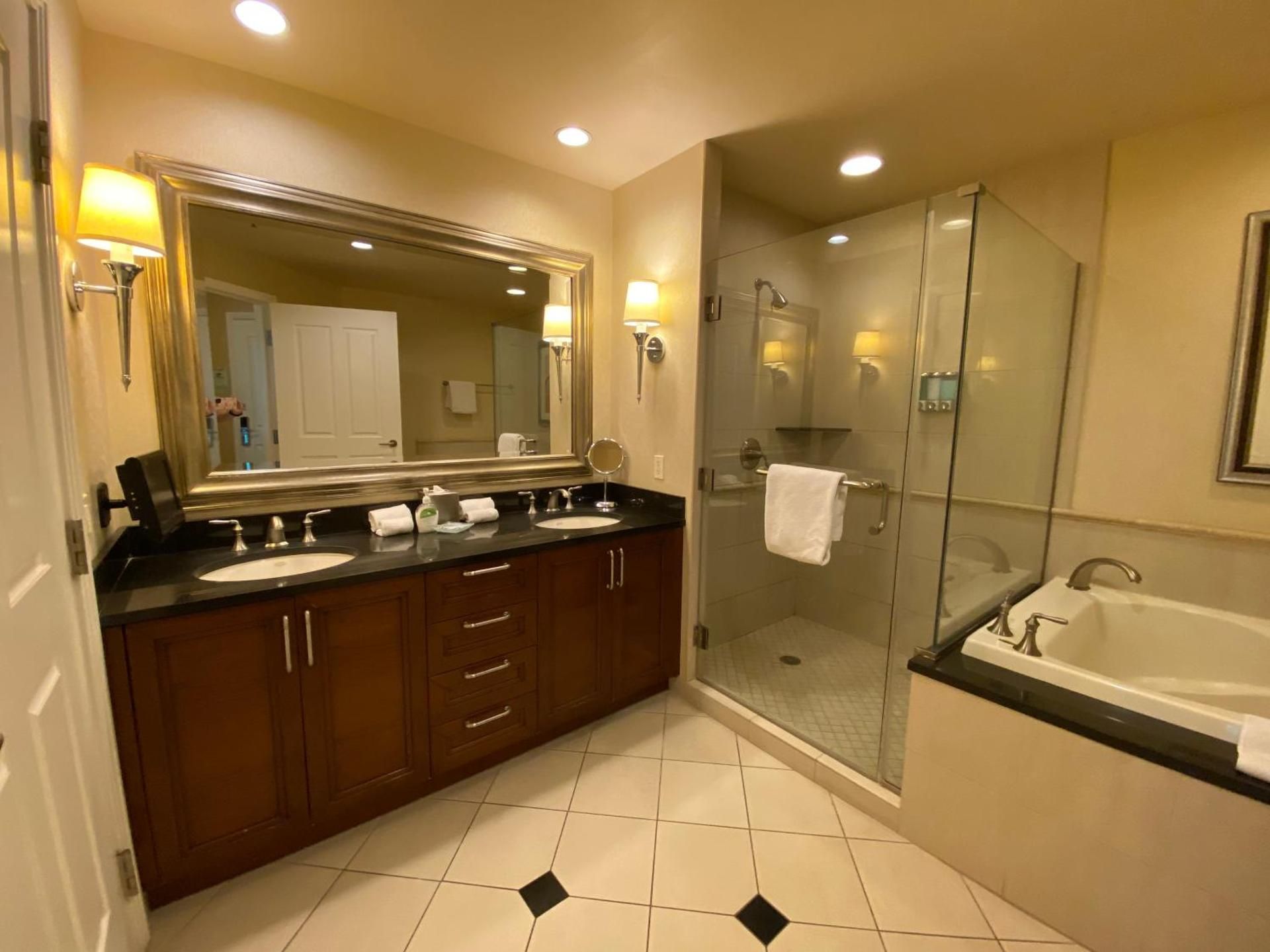 MGM Signature Studios by FantasticStay Deluxe King Studio 212