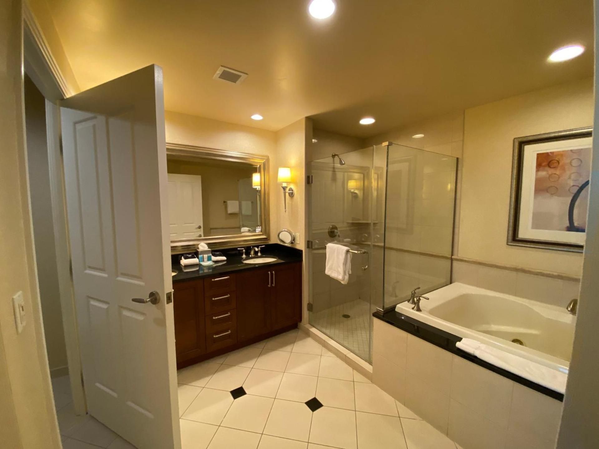 MGM Signature Studios by FantasticStay Deluxe King Studio 200