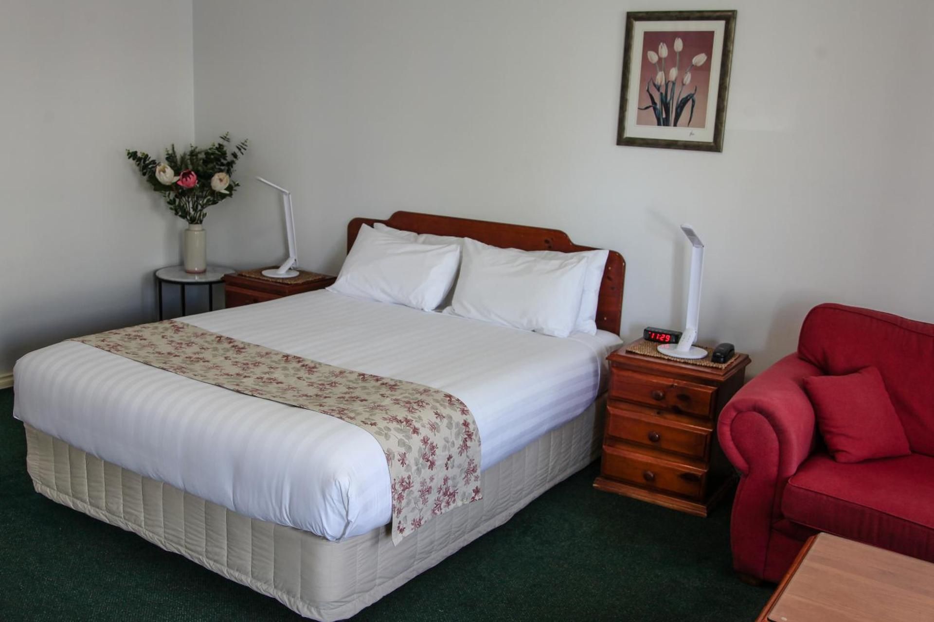 Maynestay Motel Deluxe Queen Room