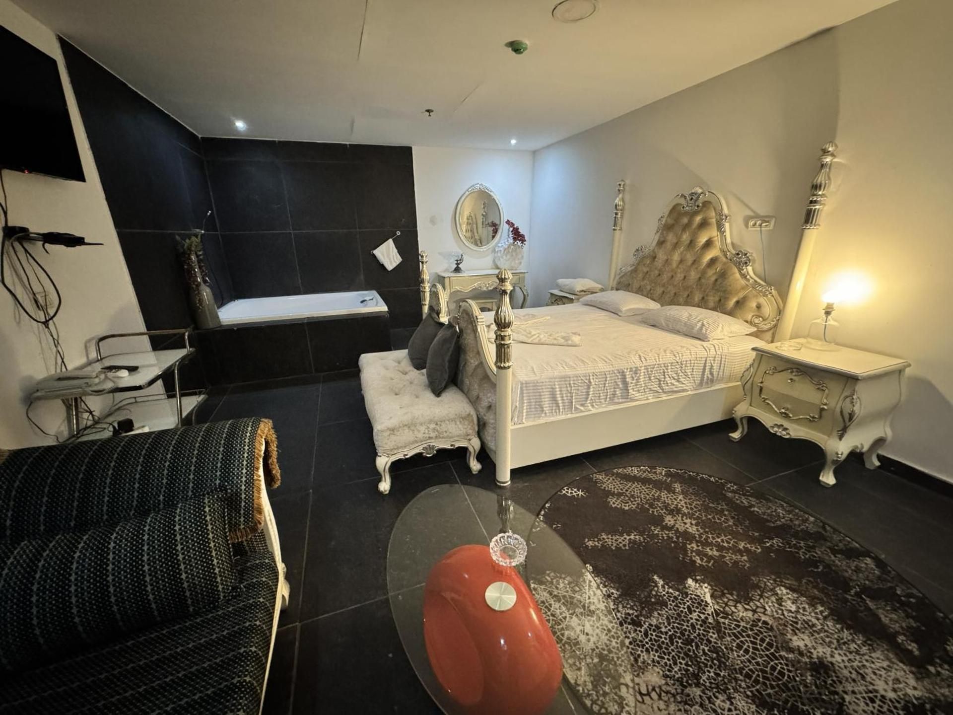 Deluxe Suite with Spa Bath