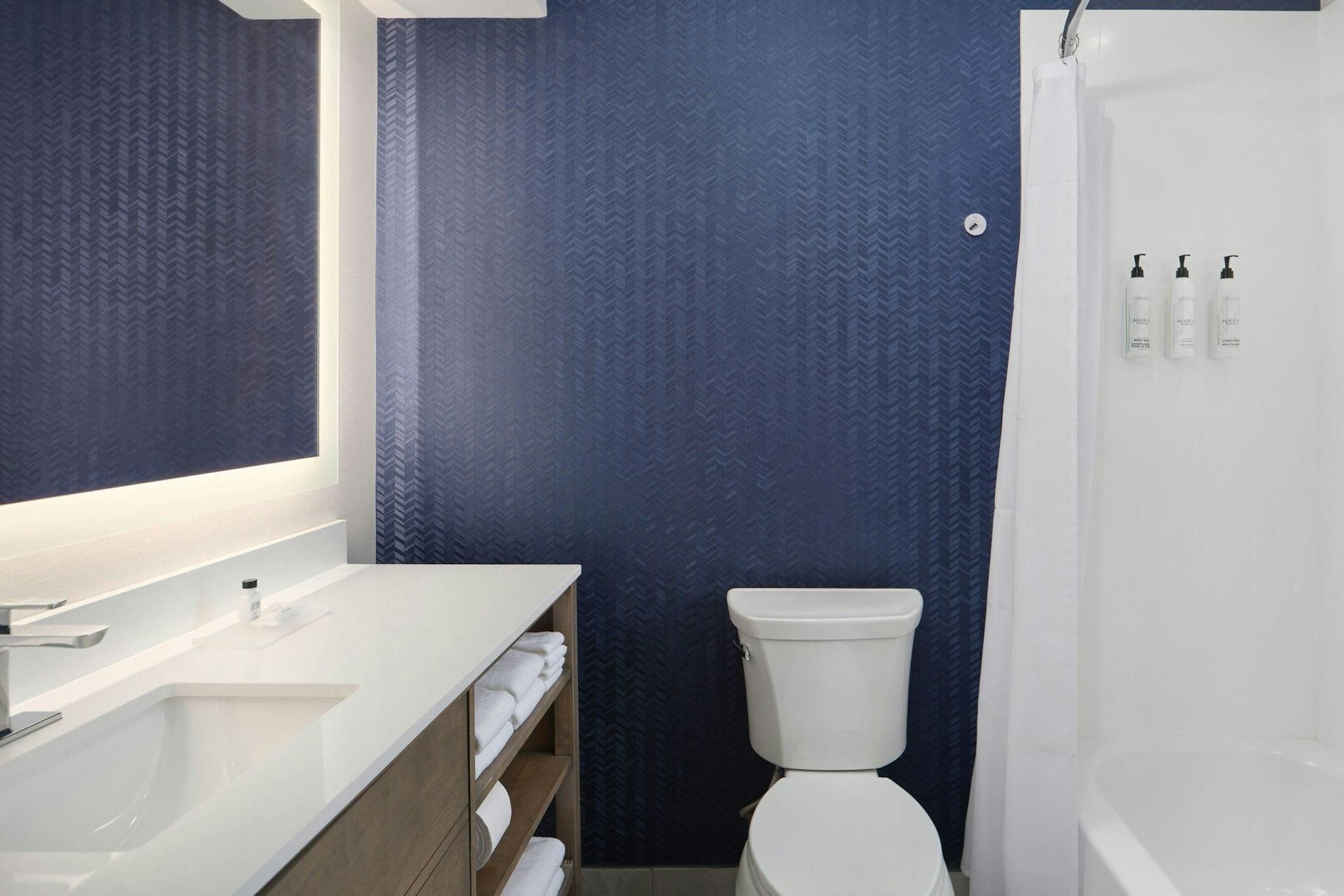 Fairfield by Marriott Inn & Suites Durham Guest room, 1 King, Sofa bed, Corner room 2