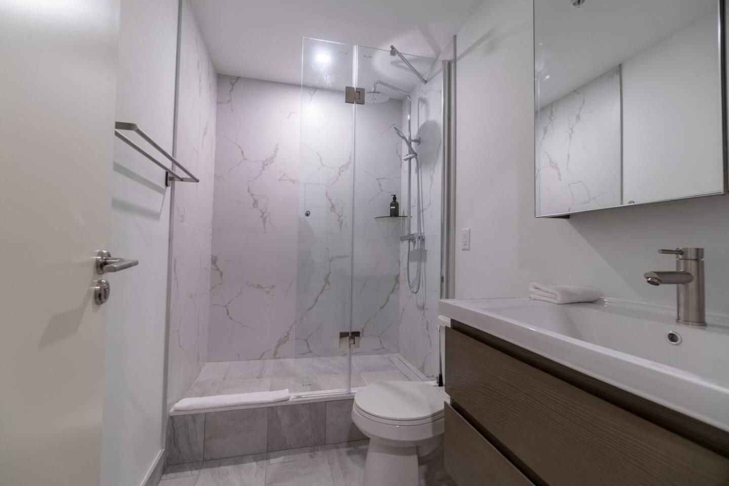 Rozenhaus Montreal Hotel Downtown Junior Suite 214