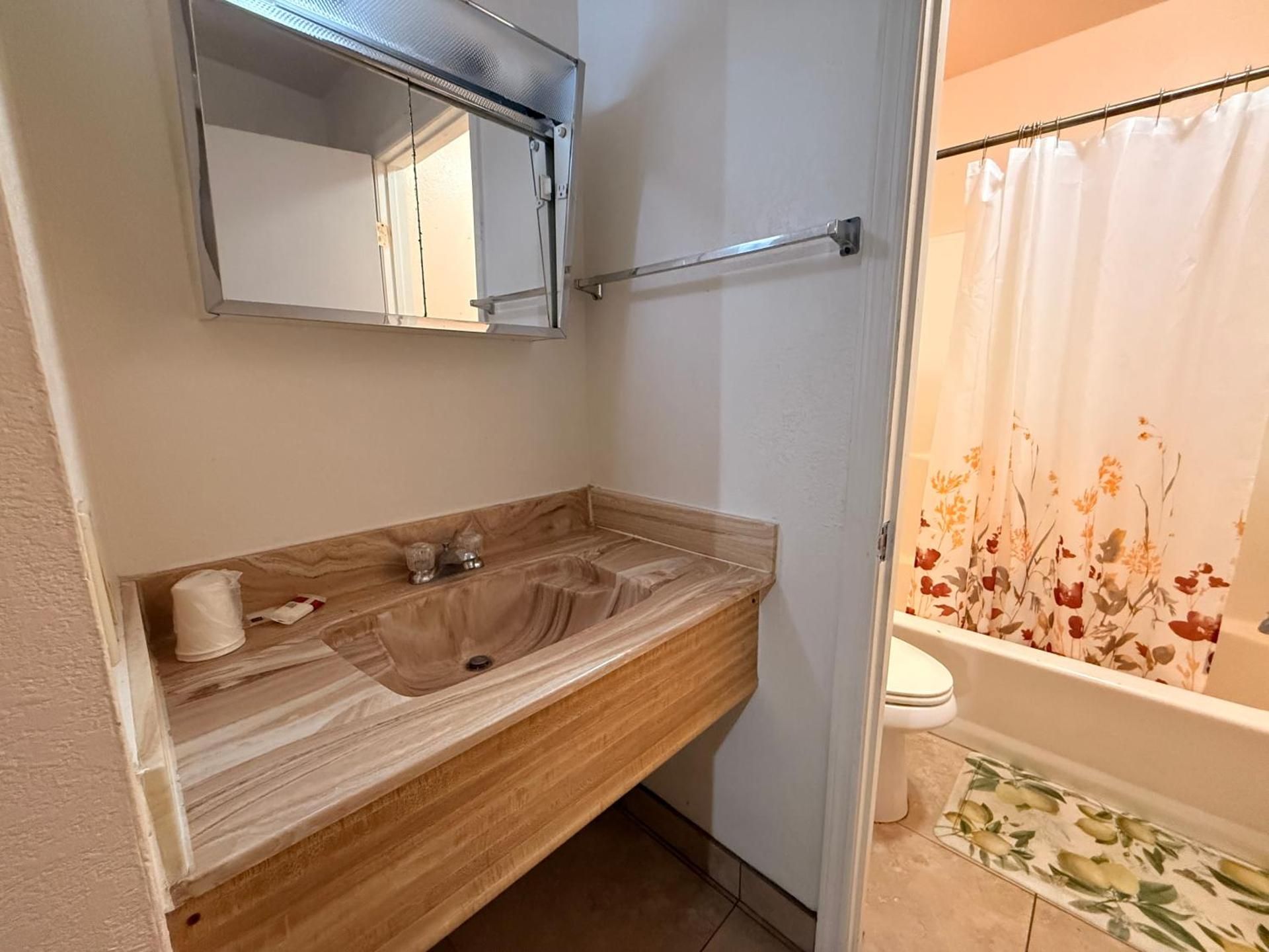 Del Rio Hotel O near Mesa Downtown Queen Bed with Kitchenette Non - Smoking 3