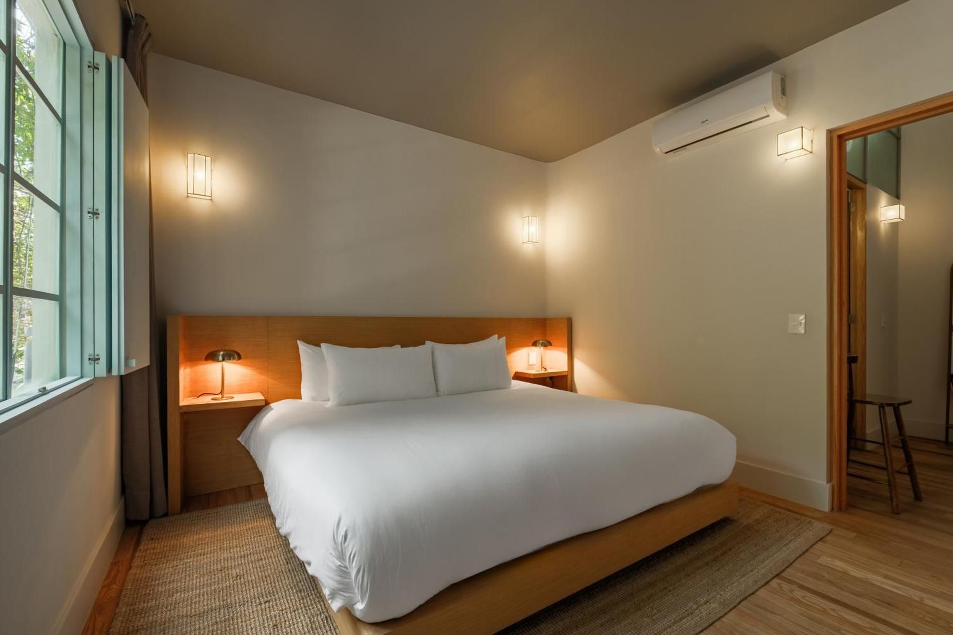 Cholula Condesa Hotel by Lumina Deluxe King Room 205