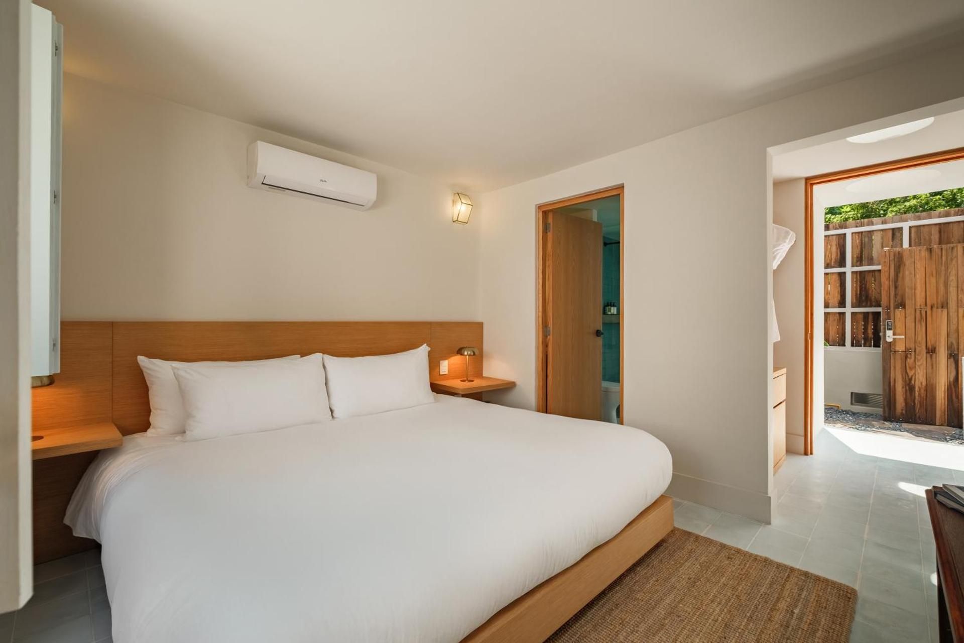 Cholula Condesa Hotel by Lumina Deluxe King Room 37