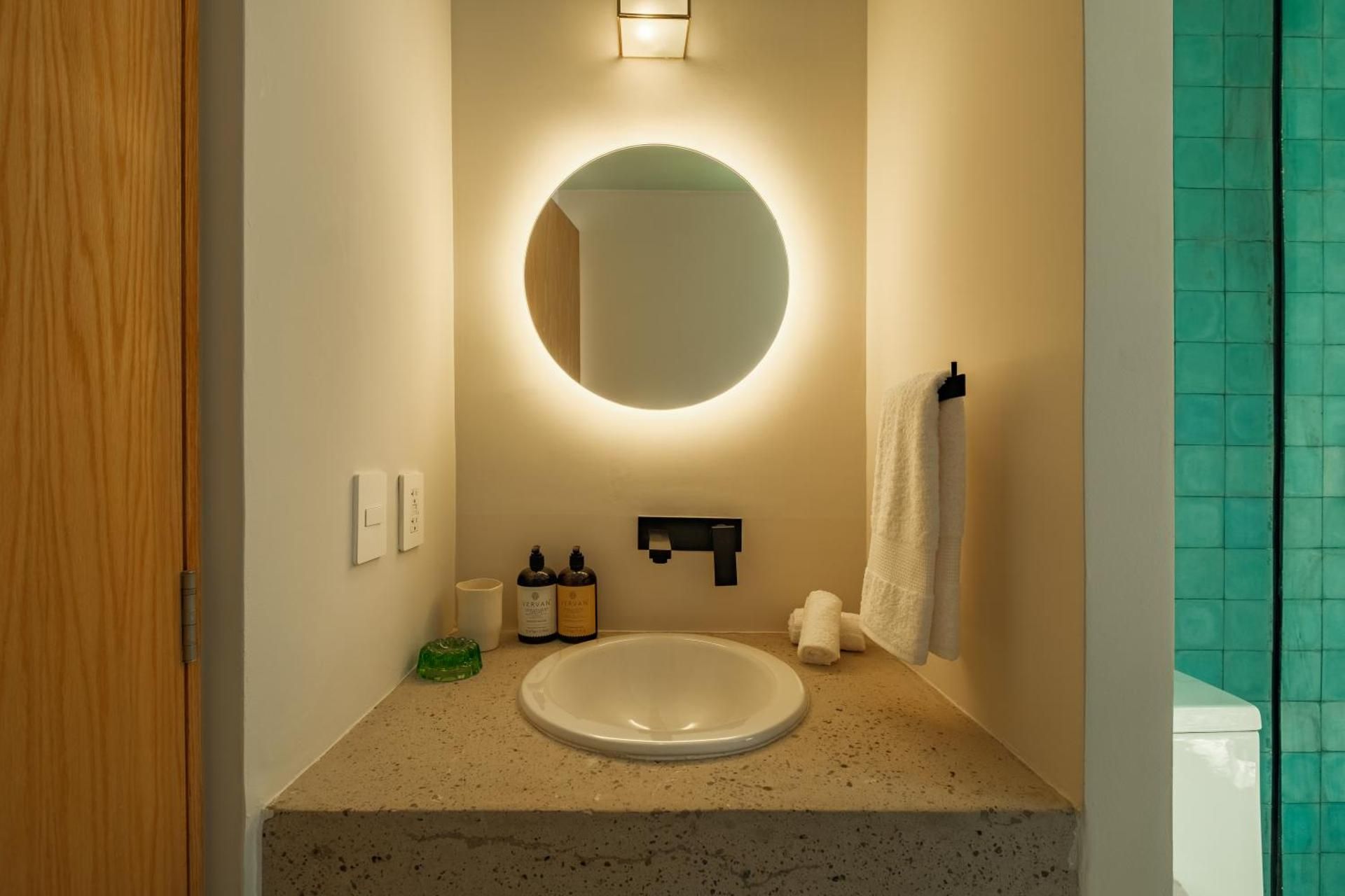 Cholula Condesa Hotel by Lumina Deluxe King Room 301