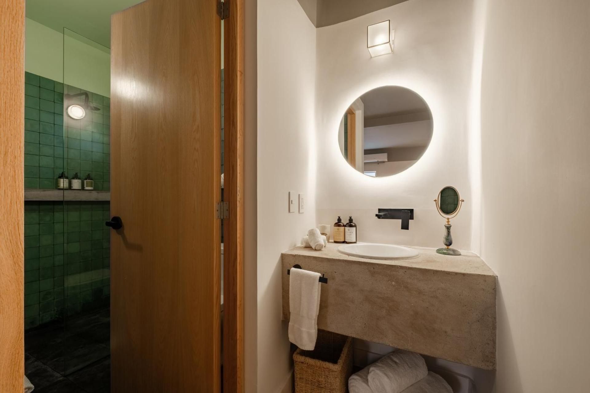 Cholula Condesa Hotel by Lumina Deluxe King Room 325