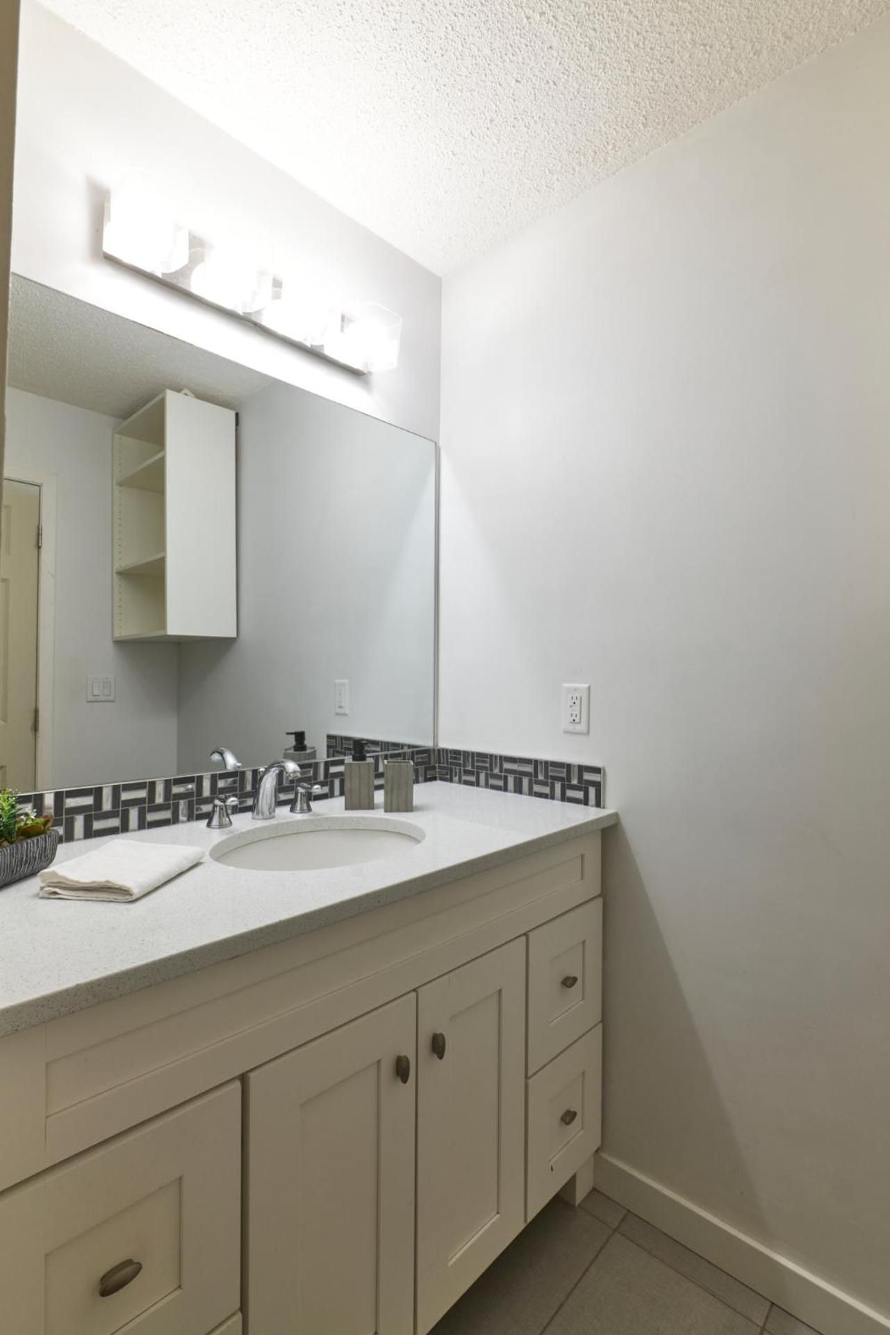 Bowness Suites Three-Bedroom Apartment