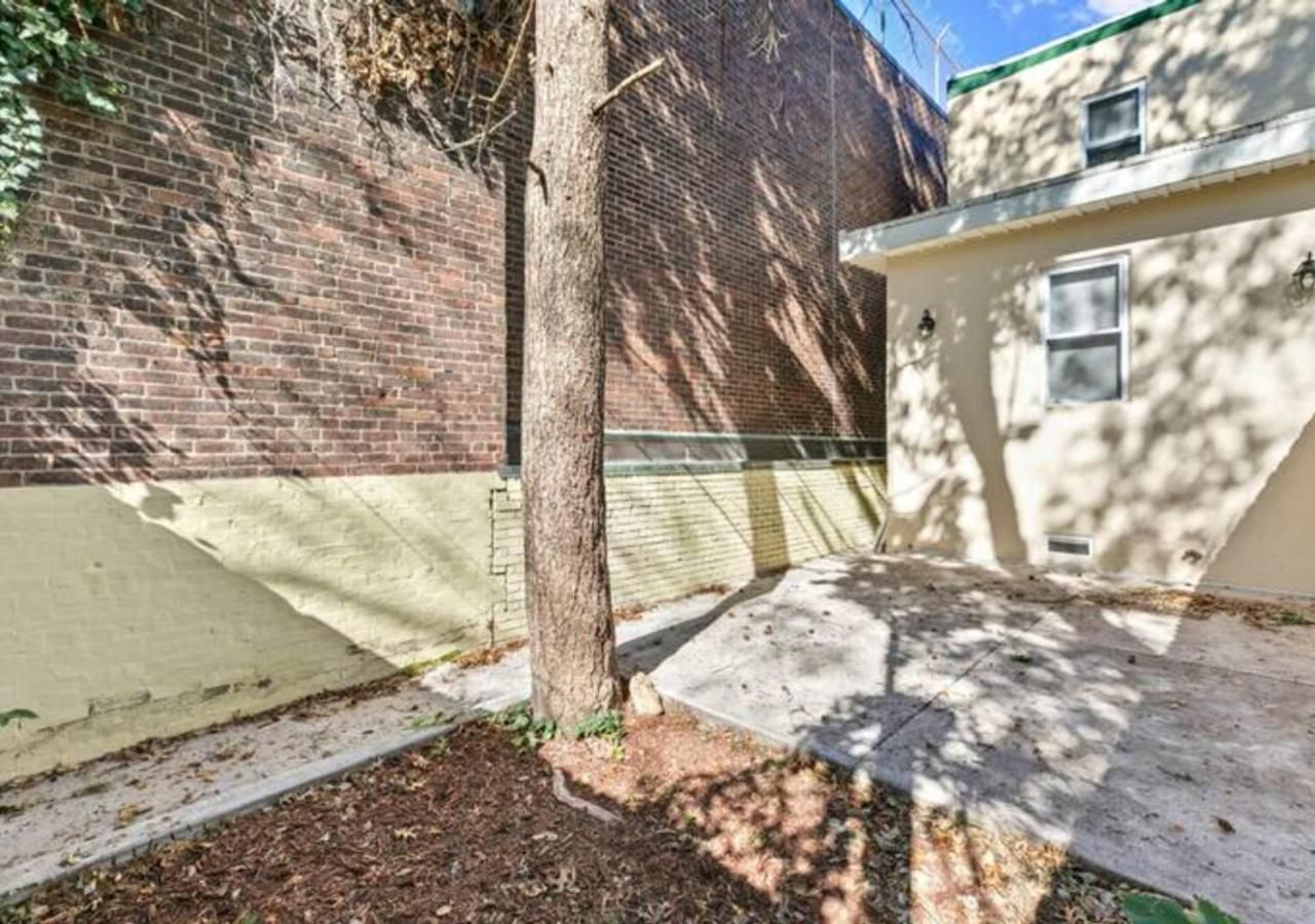 Newly Renovated Guest Rooms near Transportation