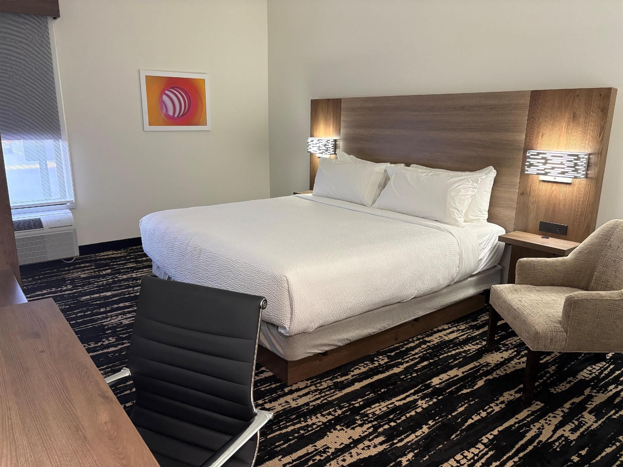 Best Western Plus Gilbert/Mesa Accessibility - 1 King, Roll-in Shower , Nonsmoking