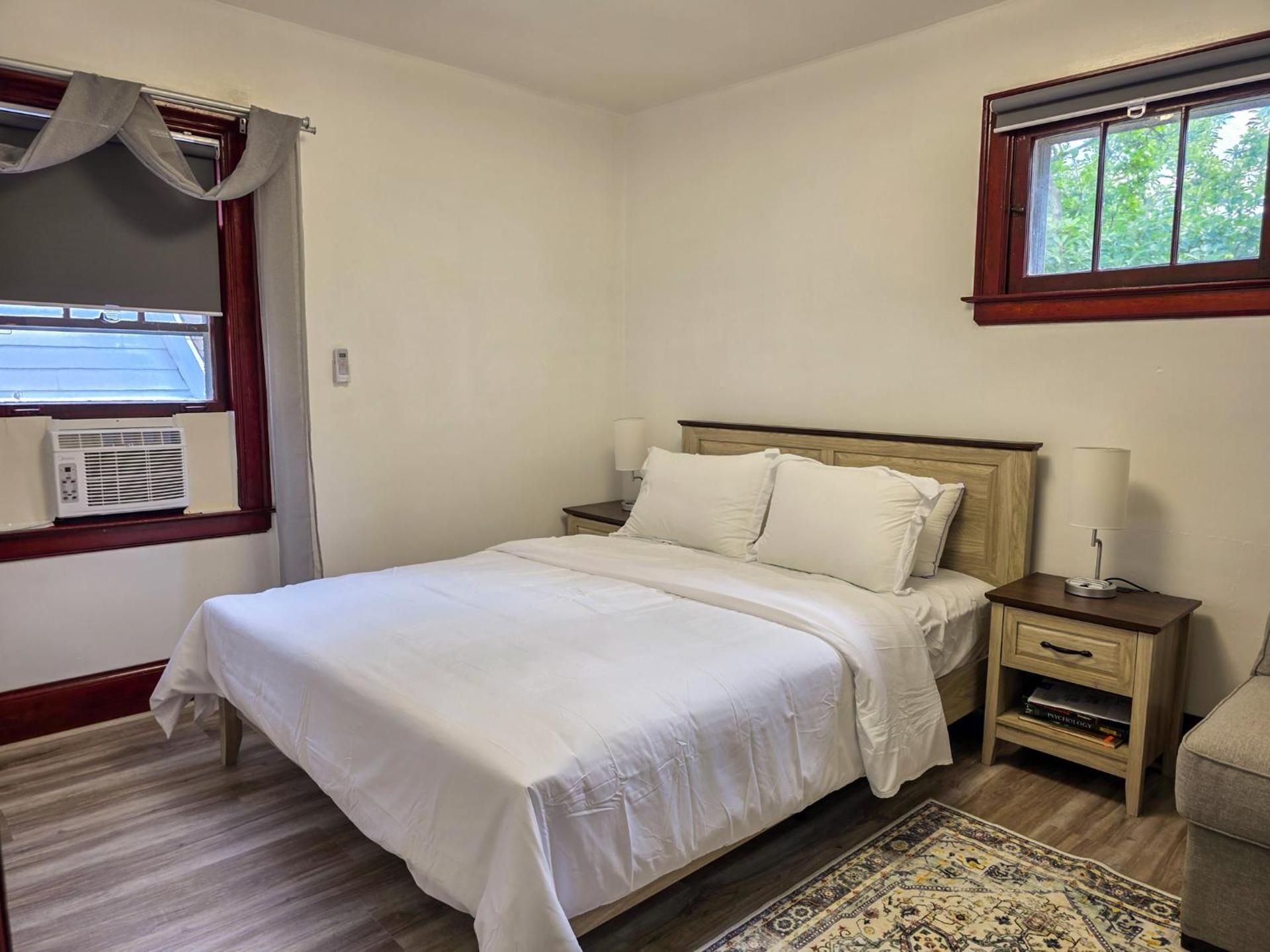 Cute 2 Bedroom Apartment 7 minutes from the falls! Two-Bedroom Apartment 3