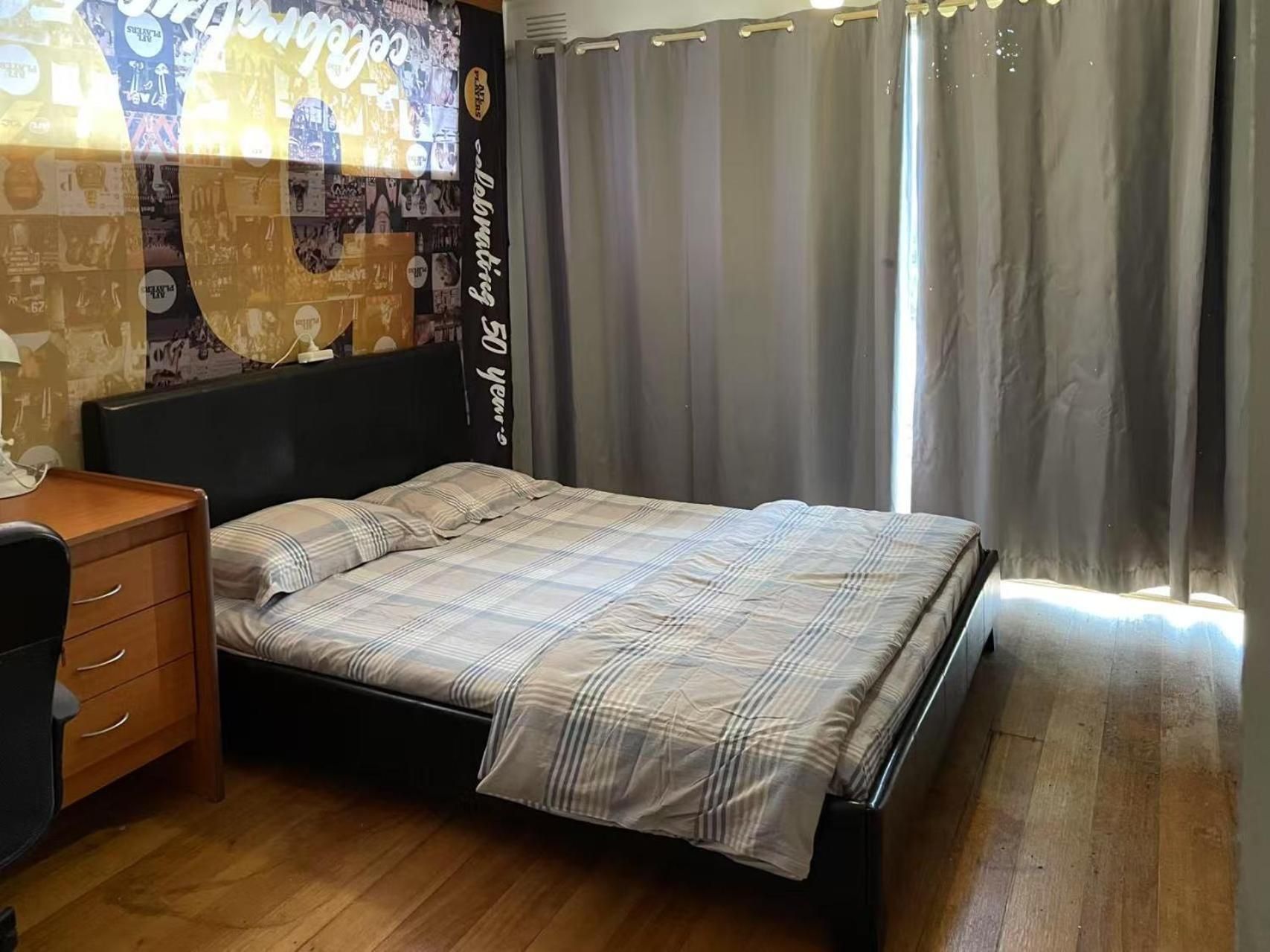 c 交通便利民宿旅店Queen room near business district Double Room