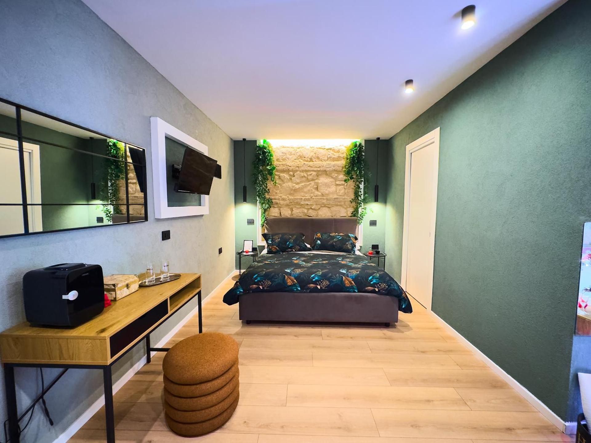 Nishan 249 Double Room with Spa Bath 3