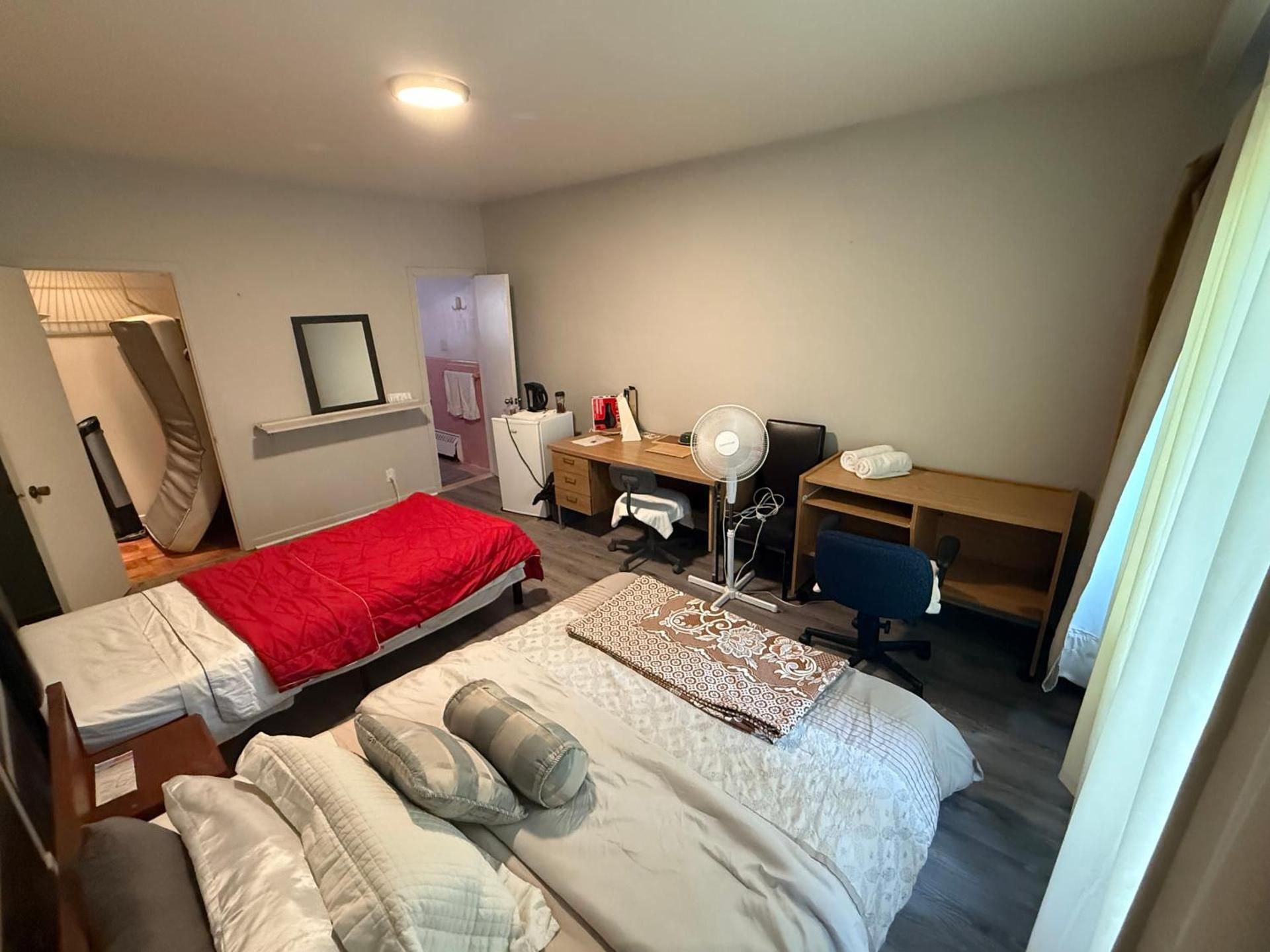 Montreal Downtown Private Rooms Across Polytechnique Budget Double Room 2