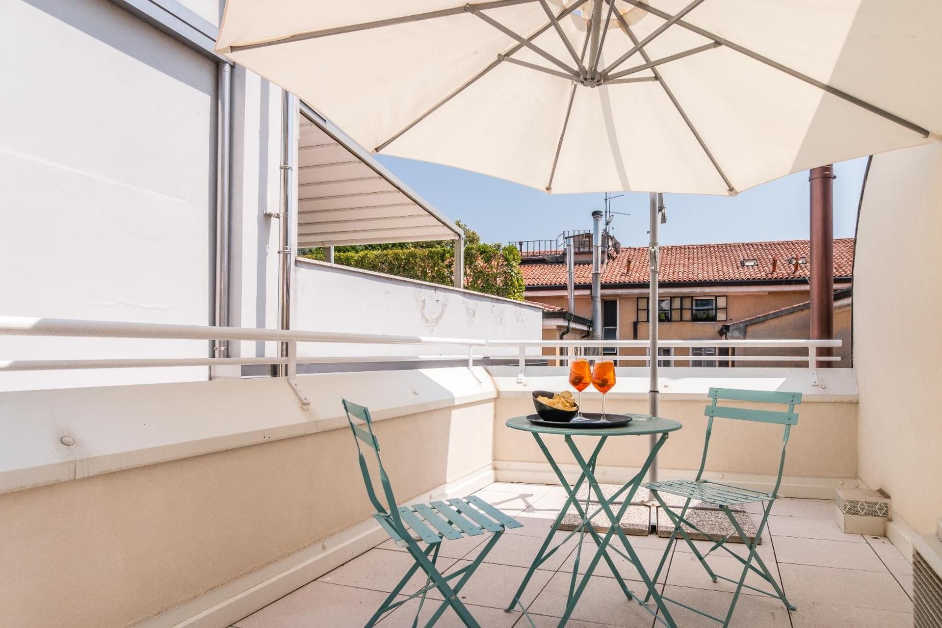 Blooms Botanical Rooms Double Room with Balcony 2