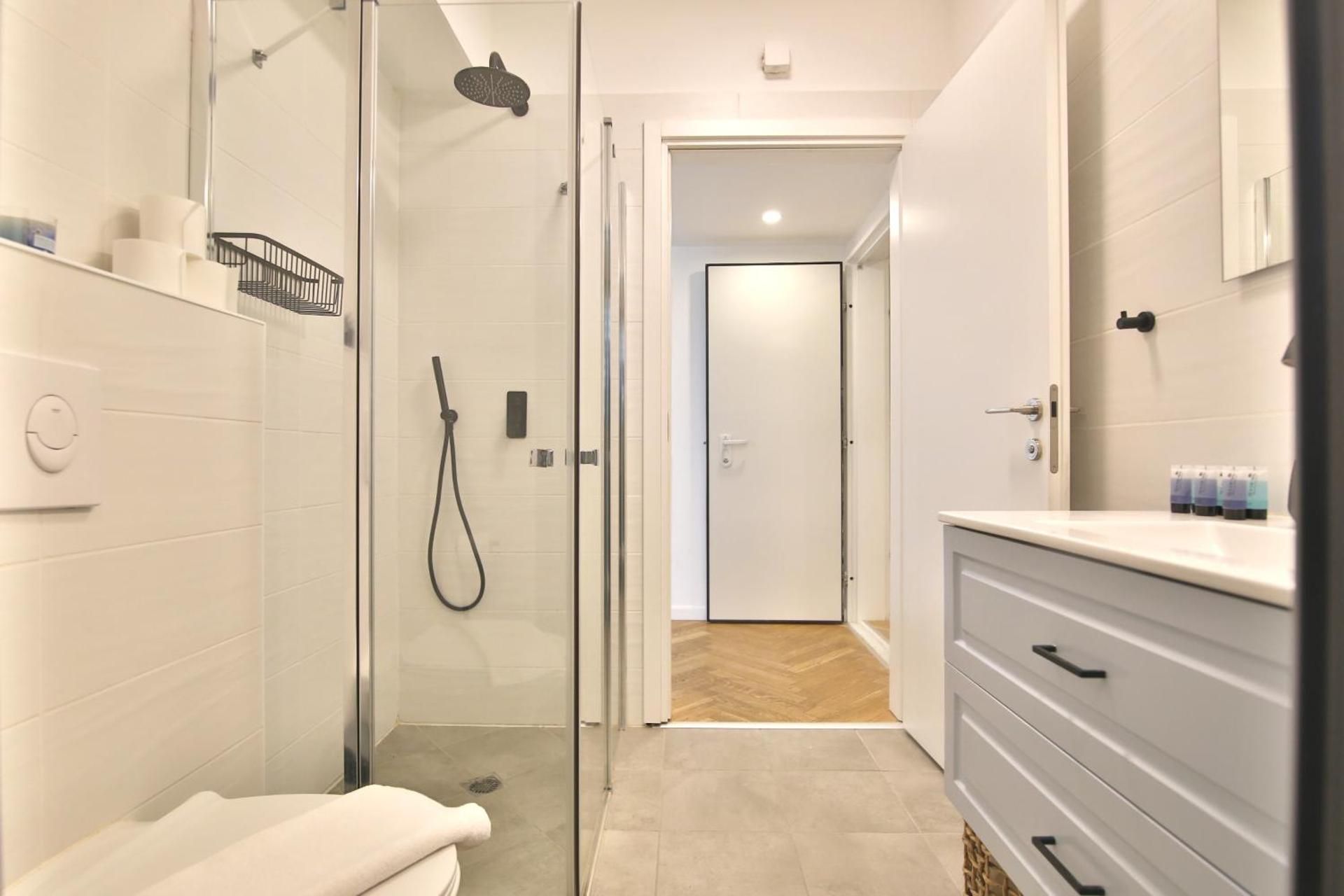 Luxe on the BEACH By LIME Three-Bedroom Deluxe Apartment